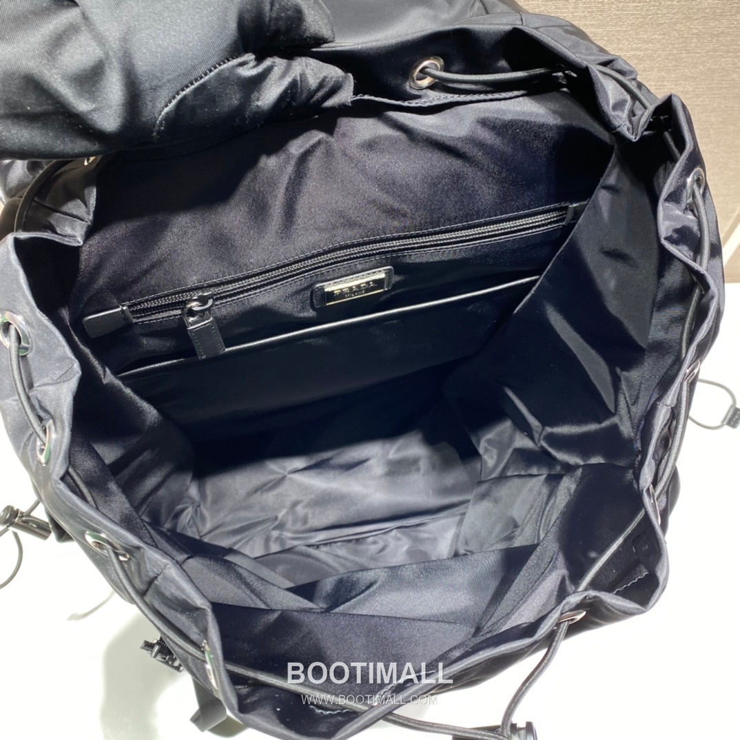 Prada Re-Nylon Backpack with Saffiano Leather Trim and Multi Pocket Detail 프라다 리나일론 사피아노 트림 멀티포켓 백팩 2VZ090 32cm 8