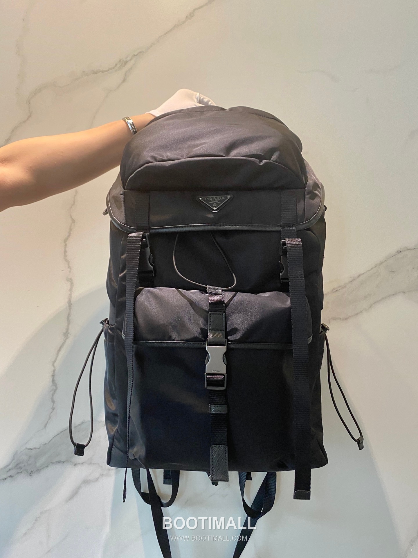 Prada Nylon Backpack with Flap Buckle and Multi Pocket Detail 프라다 나일론 플랩 버클 멀티포켓 백팩 2VZ079 32cm 1