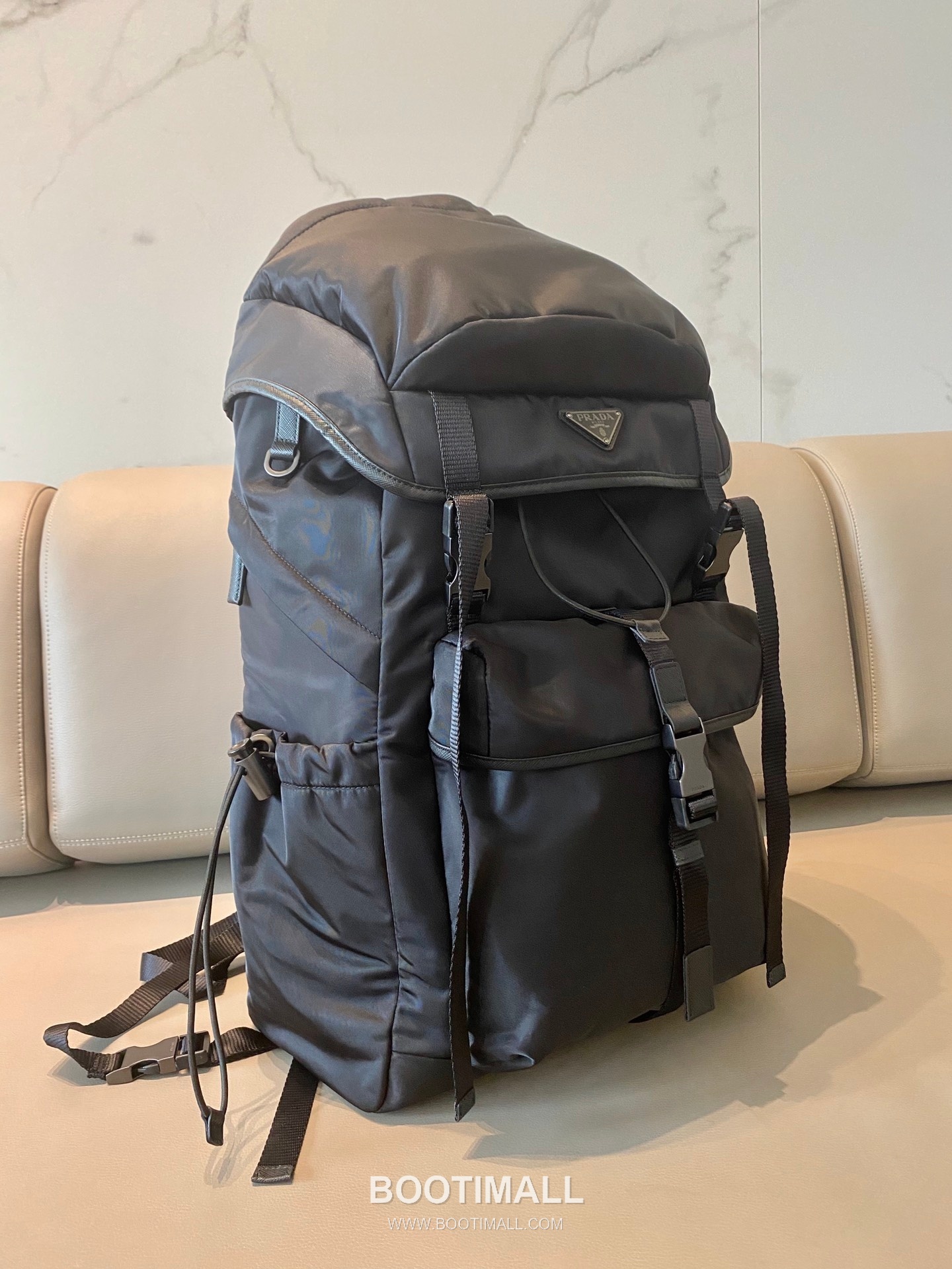Prada Nylon Backpack with Flap Buckle and Multi Pocket Detail 프라다 나일론 플랩 버클 멀티포켓 백팩 2VZ079 32cm 3