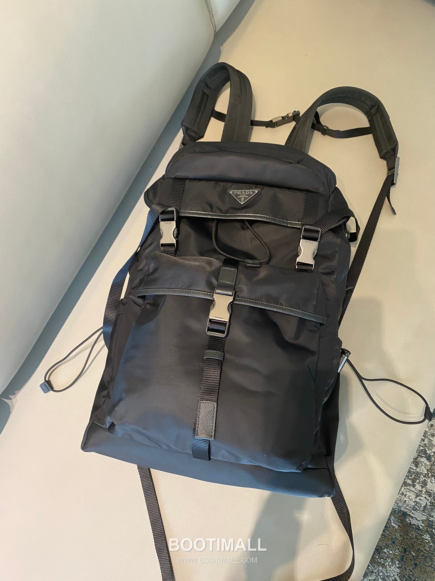 Prada Nylon Backpack with Flap Buckle and Multi Pocket Detail 프라다 나일론 플랩 버클 멀티포켓 백팩 2VZ079 32cm 5