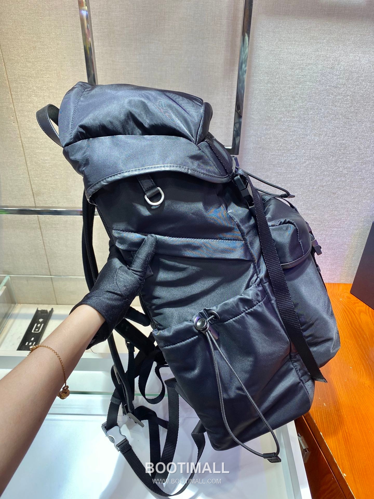 Prada Nylon Backpack with Flap Buckle and Multi Pocket Detail 프라다 나일론 플랩 버클 멀티포켓 백팩 2VZ079 32cm 7