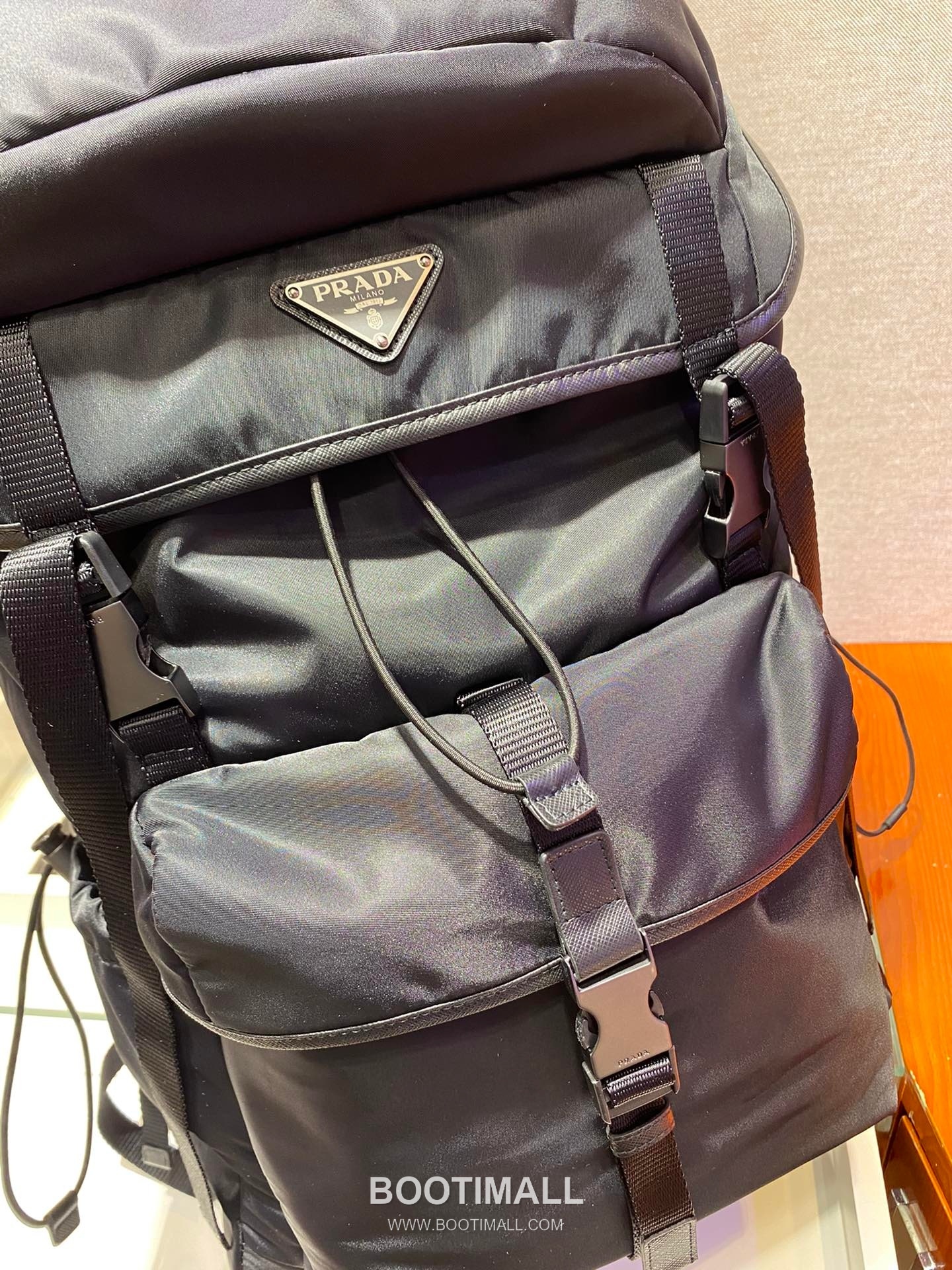 Prada Nylon Backpack with Flap Buckle and Multi Pocket Detail 프라다 나일론 플랩 버클 멀티포켓 백팩 2VZ079 32cm 8