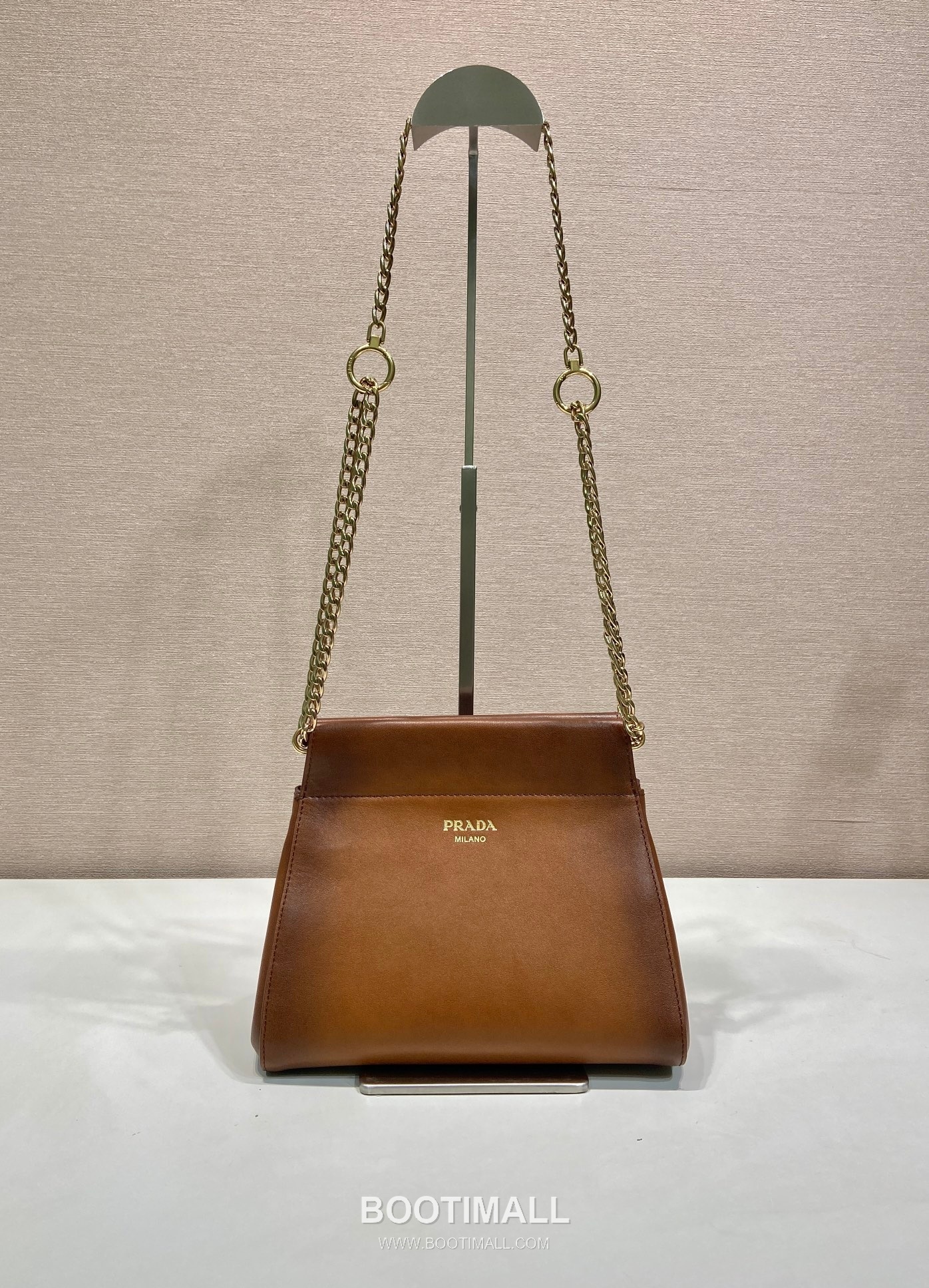 Prada Enchaine Calfskin Shoulder Bag with Chain Handle and Magnetic Flap Detail 프라다 엔쉐네 카프스킨 체인핸들 마그네틱플랩 숄더백 1BC263 22cm 1