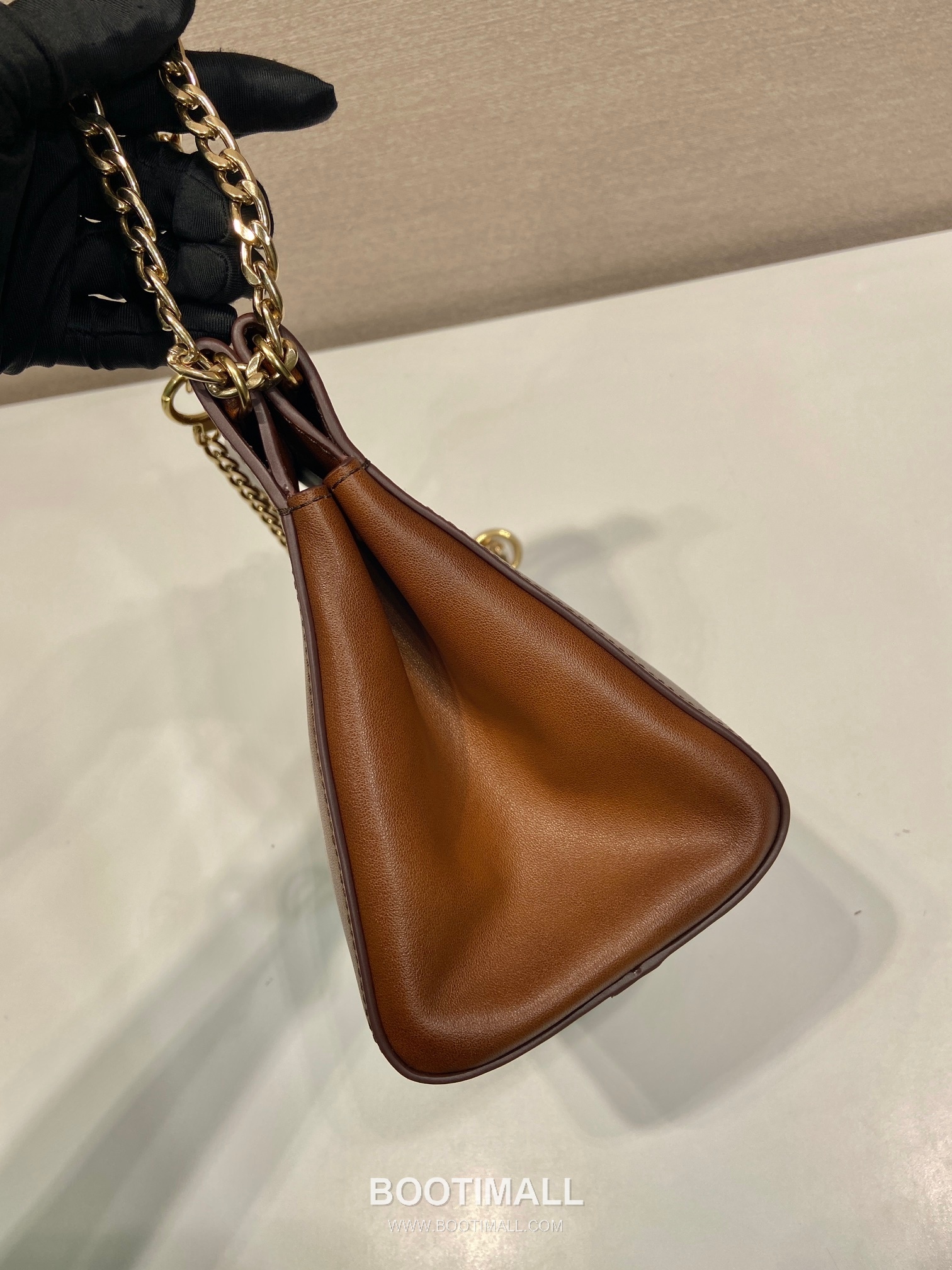 Prada Enchaine Calfskin Shoulder Bag with Chain Handle and Magnetic Flap Detail 프라다 엔쉐네 카프스킨 체인핸들 마그네틱플랩 숄더백 1BC263 22cm 6