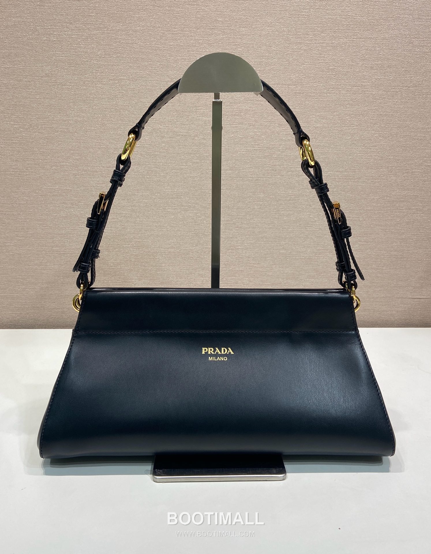 Prada Enchaine Calfskin Shoulder Bag with Vintage Finish and Top Handle Detail 프라다 엔쉐네 카프스킨 빈티지 피니시 탑핸들 숄더백 1BC262 32.5cm 1