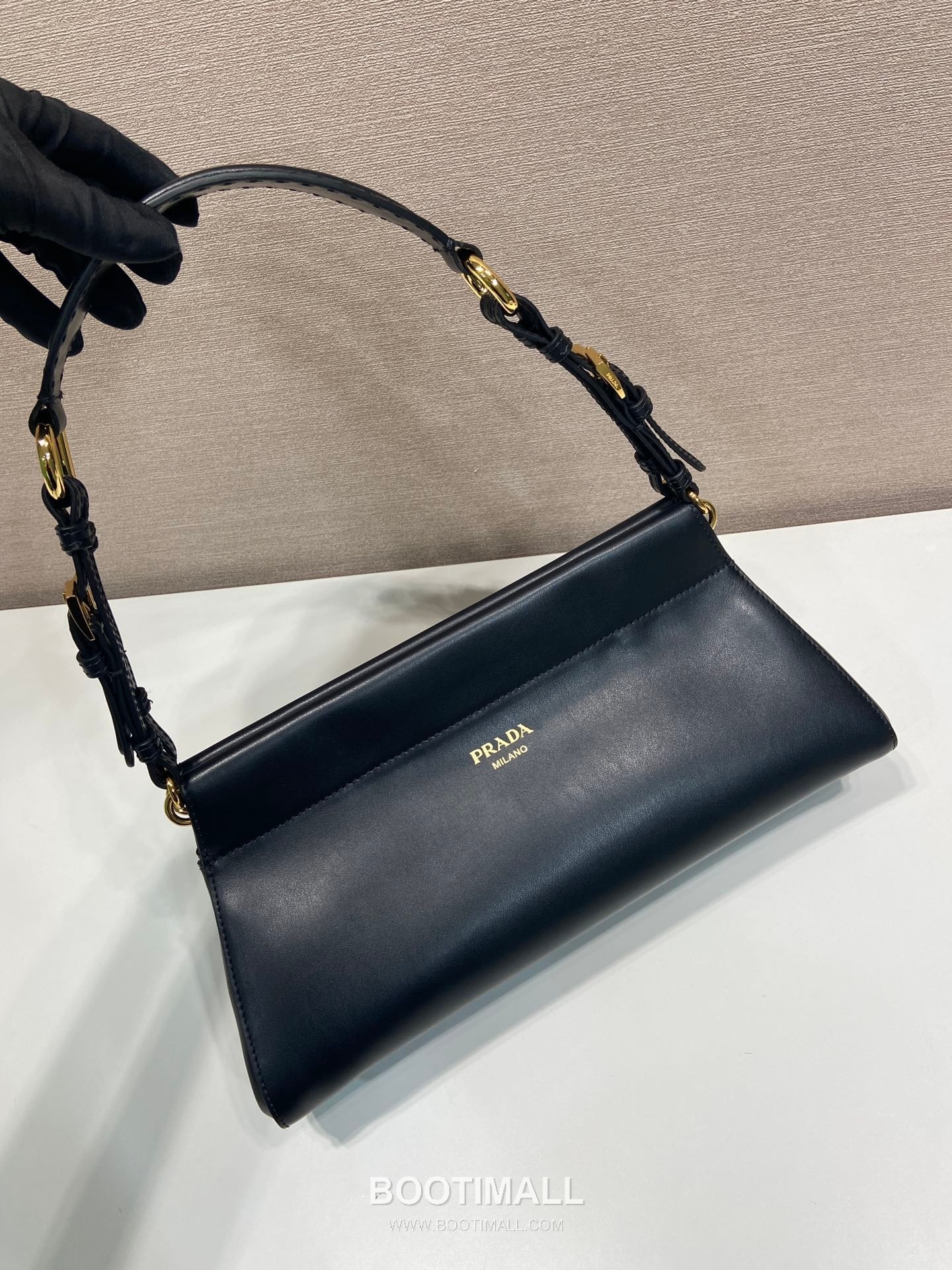 Prada Enchaine Calfskin Shoulder Bag with Vintage Finish and Top Handle Detail 프라다 엔쉐네 카프스킨 빈티지 피니시 탑핸들 숄더백 1BC262 32.5cm 2