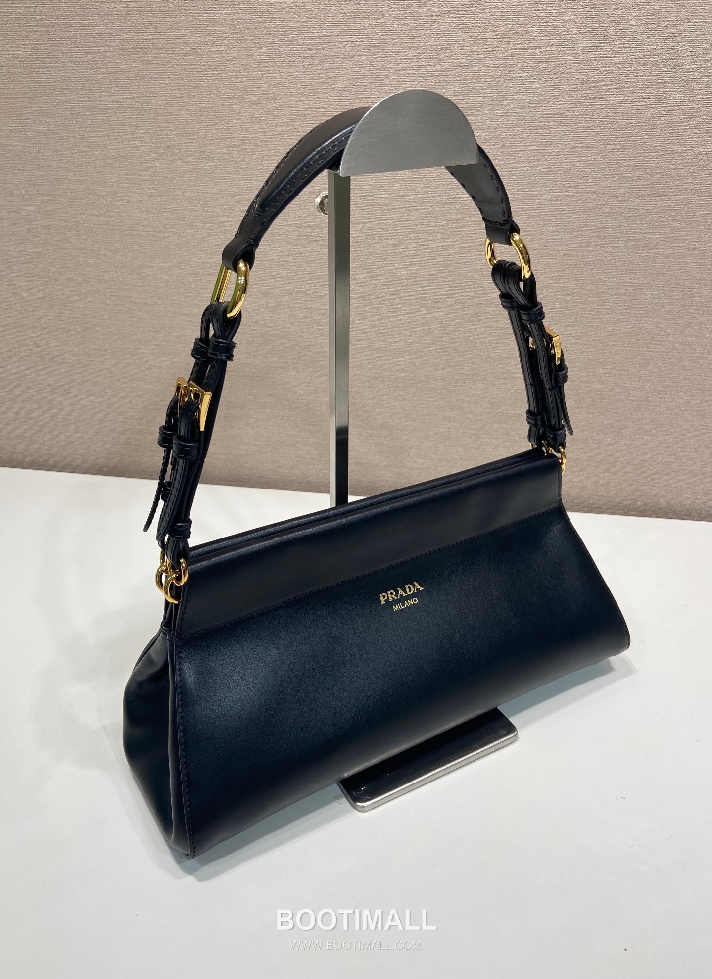 Prada Enchaine Calfskin Shoulder Bag with Vintage Finish and Top Handle Detail 프라다 엔쉐네 카프스킨 빈티지 피니시 탑핸들 숄더백 1BC262 32.5cm 3