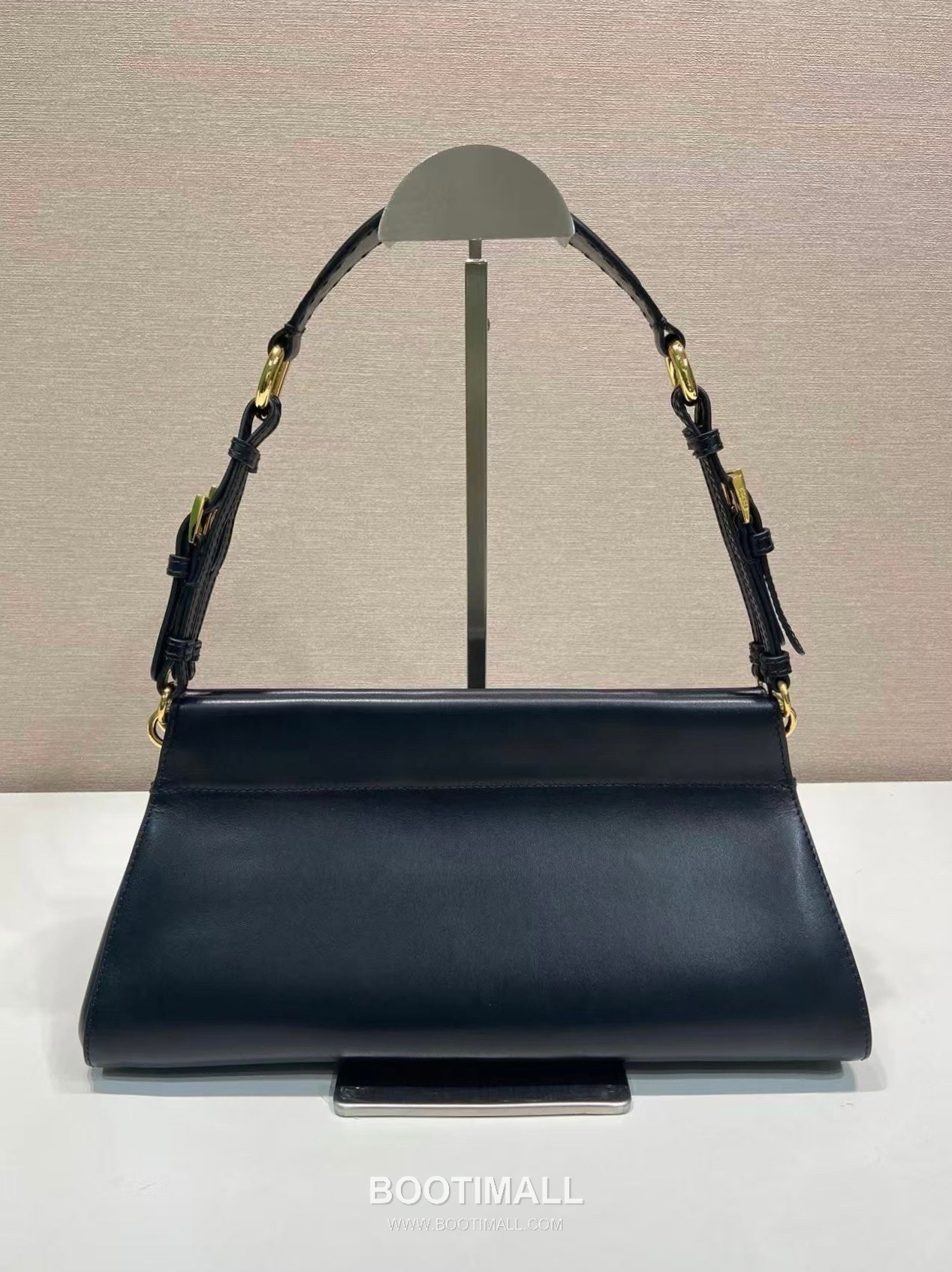 Prada Enchaine Calfskin Shoulder Bag with Vintage Finish and Top Handle Detail 프라다 엔쉐네 카프스킨 빈티지 피니시 탑핸들 숄더백 1BC262 32.5cm 4