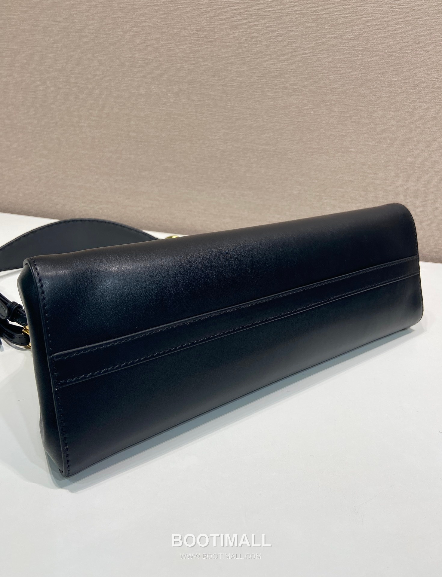 Prada Enchaine Calfskin Shoulder Bag with Vintage Finish and Top Handle Detail 프라다 엔쉐네 카프스킨 빈티지 피니시 탑핸들 숄더백 1BC262 32.5cm 6