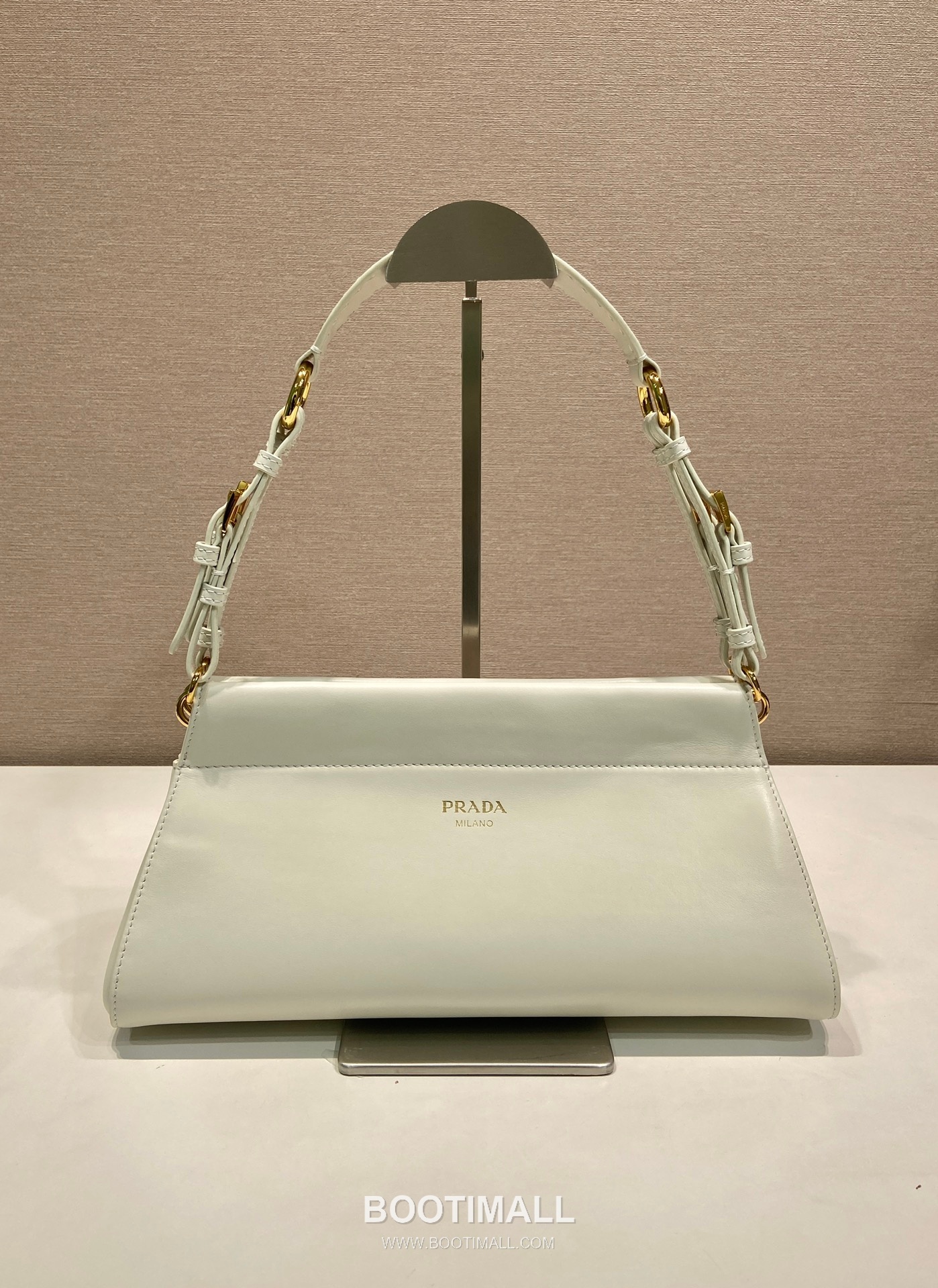 Prada Enchaine Calfskin Shoulder Bag with Vintage Finish and Top Handle Detail 프라다 엔쉐네 카프스킨 빈티지 피니시 탑핸들 숄더백 1BC262 32.5cm 1