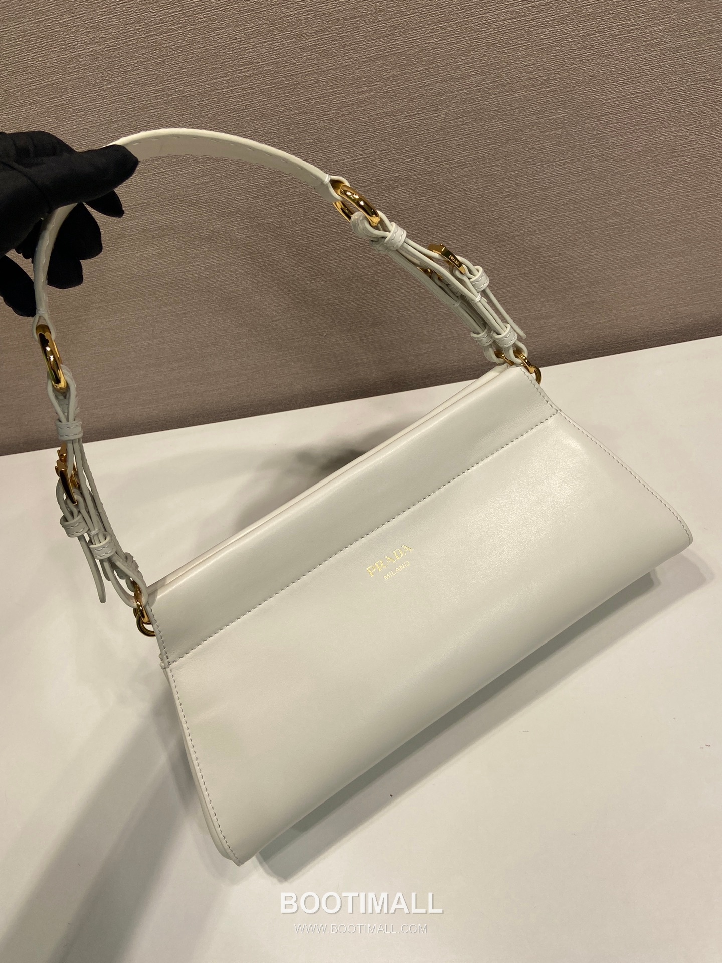 Prada Enchaine Calfskin Shoulder Bag with Vintage Finish and Top Handle Detail 프라다 엔쉐네 카프스킨 빈티지 피니시 탑핸들 숄더백 1BC262 32.5cm 2