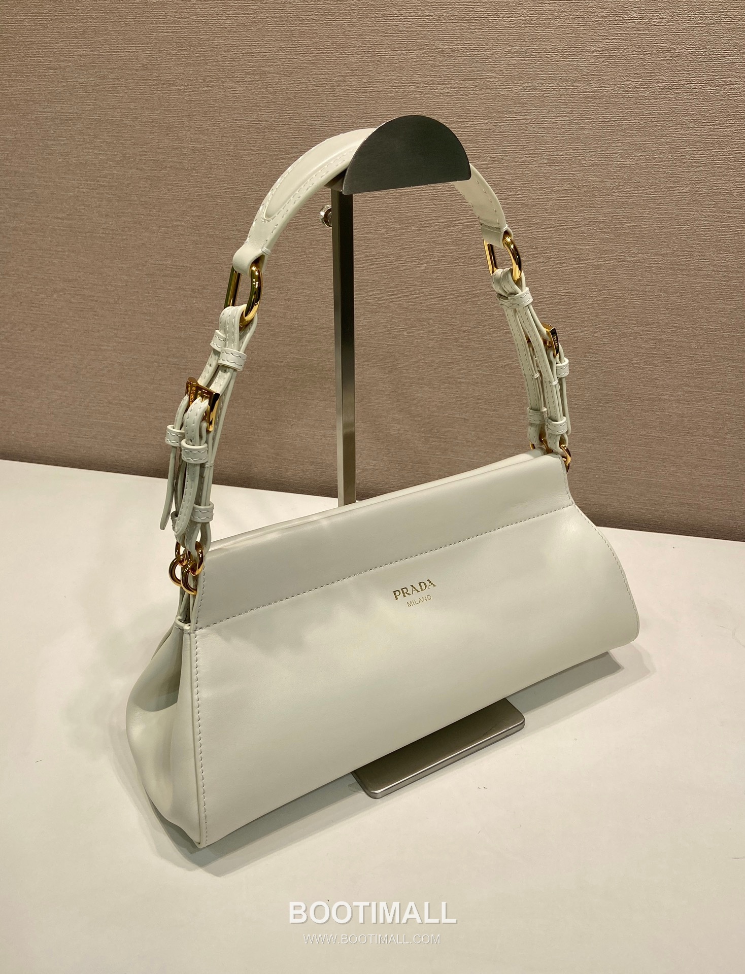 Prada Enchaine Calfskin Shoulder Bag with Vintage Finish and Top Handle Detail 프라다 엔쉐네 카프스킨 빈티지 피니시 탑핸들 숄더백 1BC262 32.5cm 3