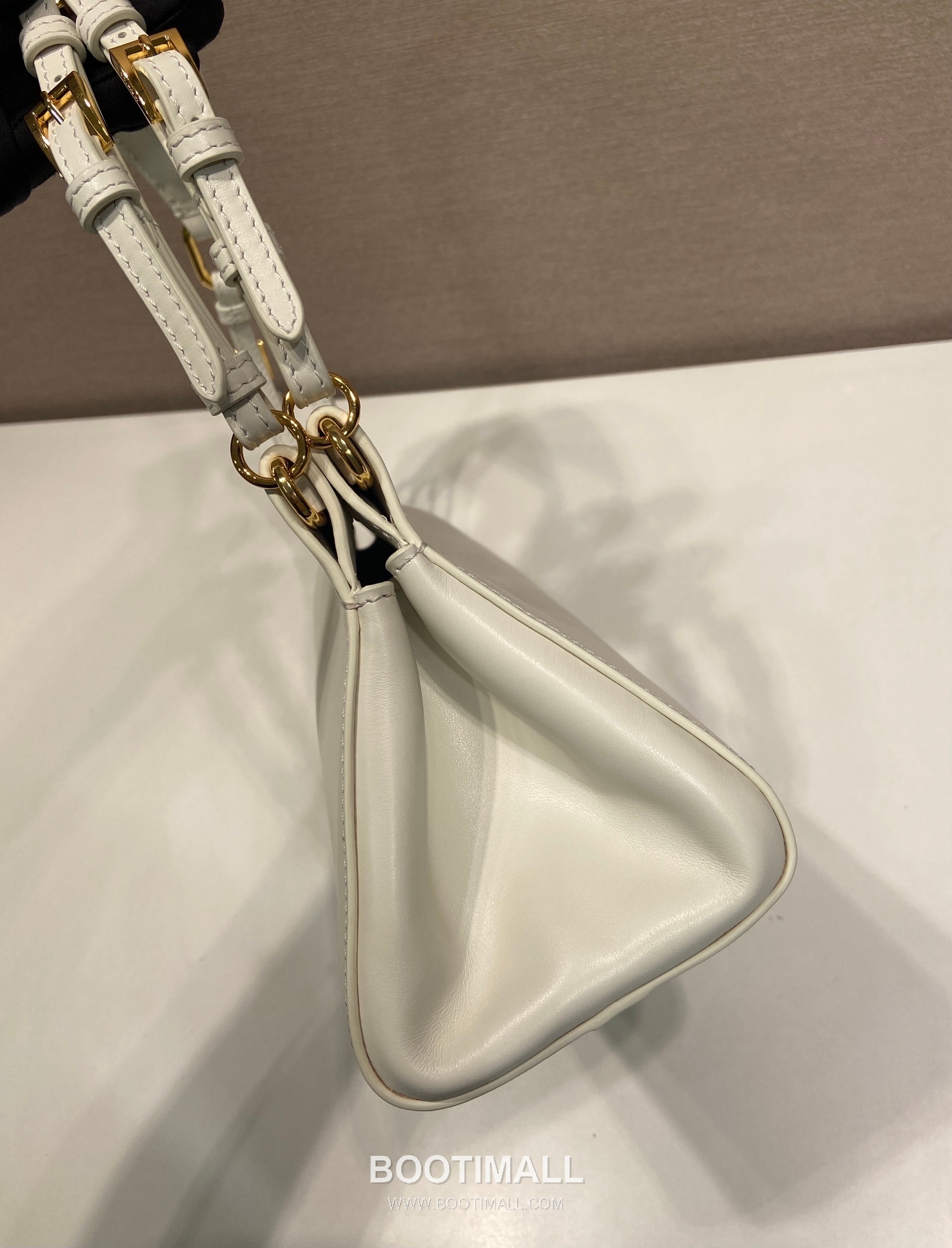 Prada Enchaine Calfskin Shoulder Bag with Vintage Finish and Top Handle Detail 프라다 엔쉐네 카프스킨 빈티지 피니시 탑핸들 숄더백 1BC262 32.5cm 5