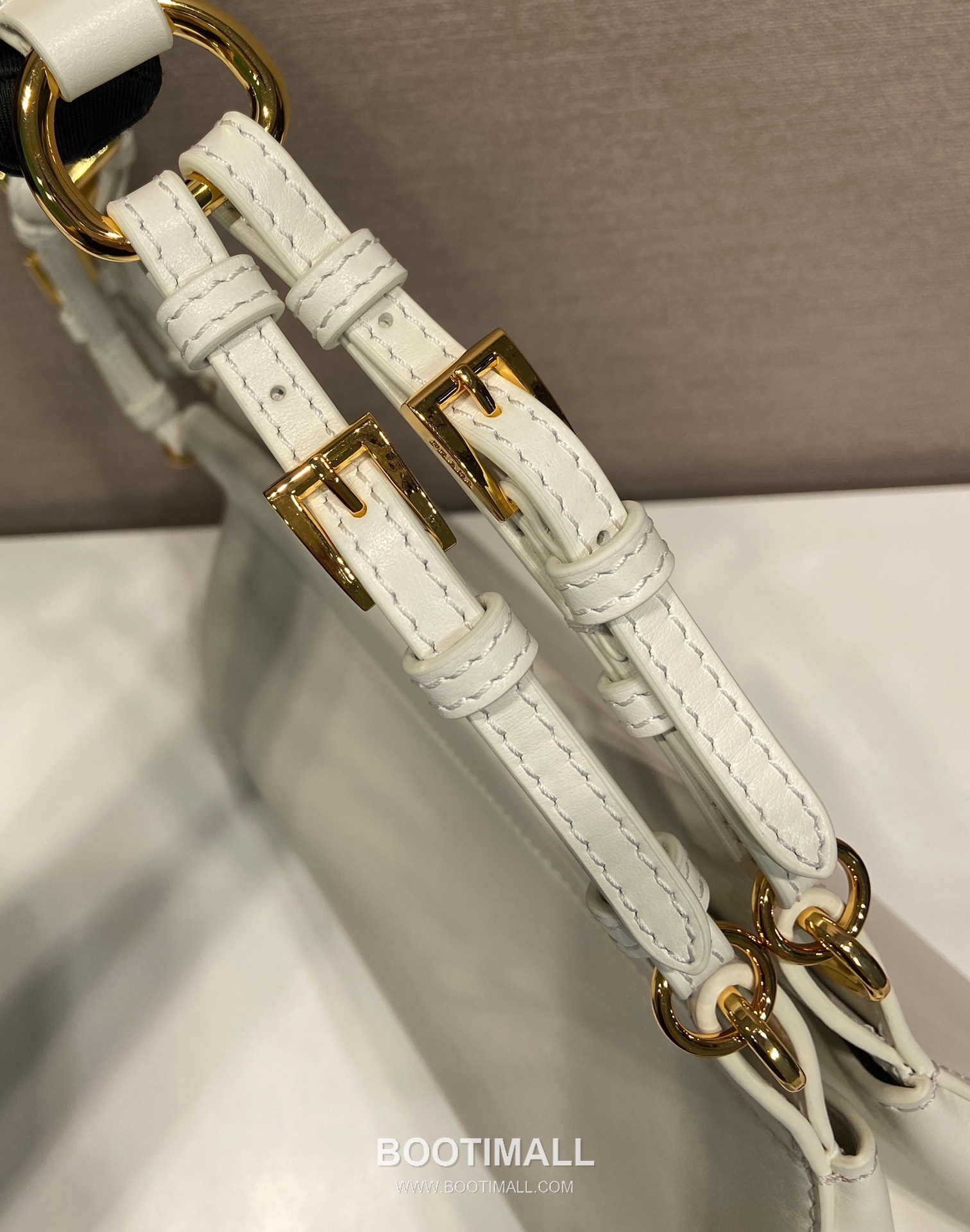 Prada Enchaine Calfskin Shoulder Bag with Vintage Finish and Top Handle Detail 프라다 엔쉐네 카프스킨 빈티지 피니시 탑핸들 숄더백 1BC262 32.5cm 7