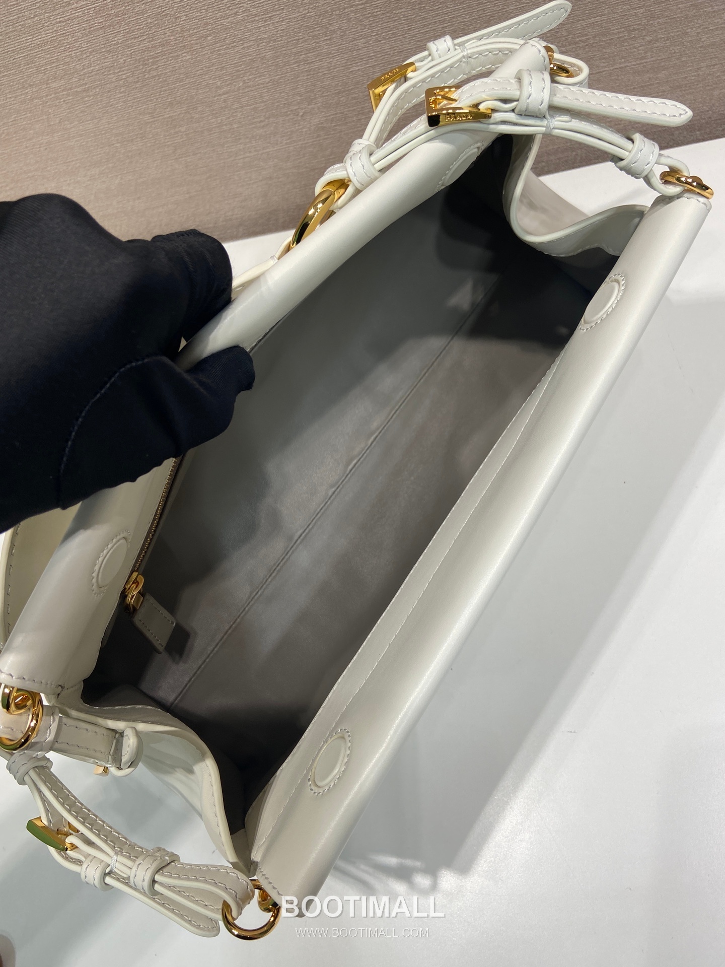 Prada Enchaine Calfskin Shoulder Bag with Vintage Finish and Top Handle Detail 프라다 엔쉐네 카프스킨 빈티지 피니시 탑핸들 숄더백 1BC262 32.5cm 8