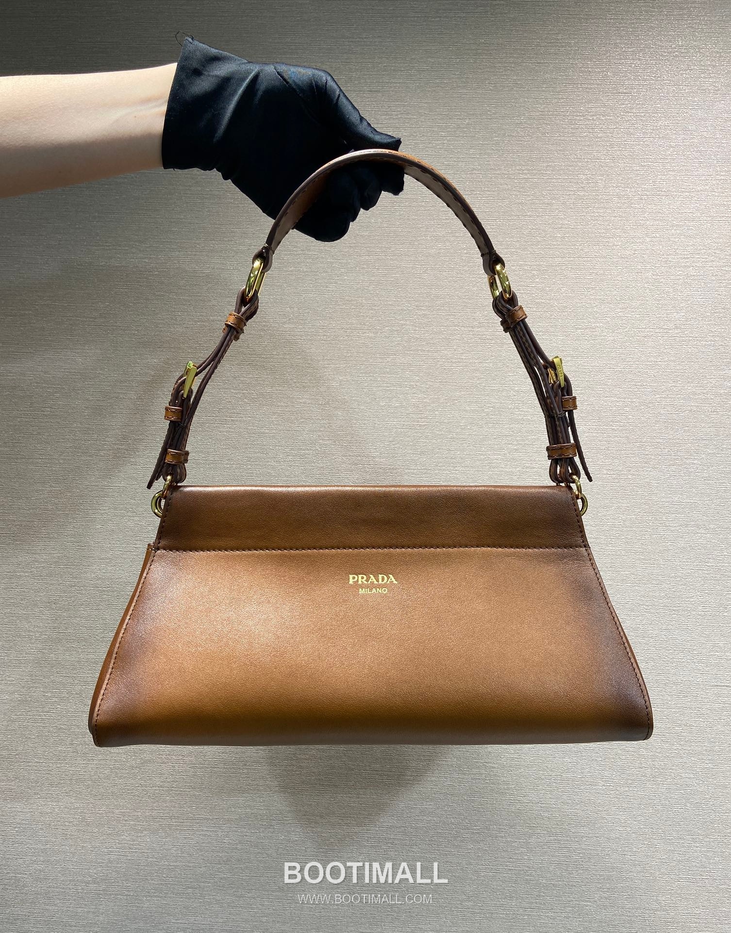 Prada Enchaine Calfskin Shoulder Bag with Vintage Finish and Top Handle Detail 프라다 엔쉐네 카프스킨 빈티지 피니시 탑핸들 숄더백 1BC262 32.5cm 1