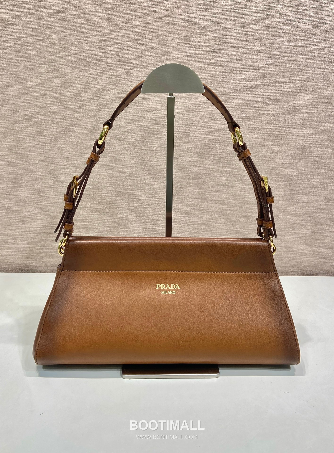 Prada Enchaine Calfskin Shoulder Bag with Vintage Finish and Top Handle Detail 프라다 엔쉐네 카프스킨 빈티지 피니시 탑핸들 숄더백 1BC262 32.5cm 2