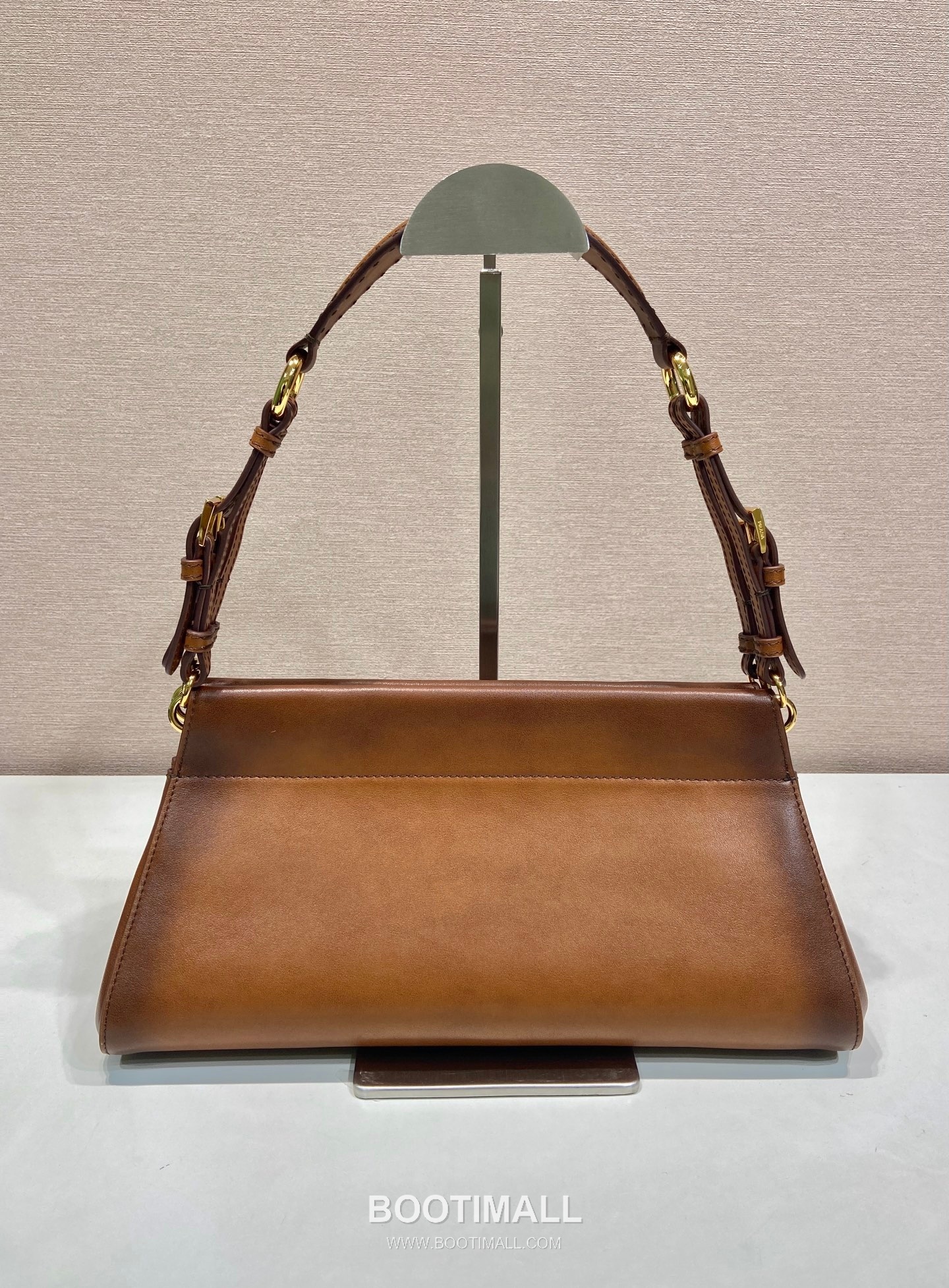 Prada Enchaine Calfskin Shoulder Bag with Vintage Finish and Top Handle Detail 프라다 엔쉐네 카프스킨 빈티지 피니시 탑핸들 숄더백 1BC262 32.5cm 5