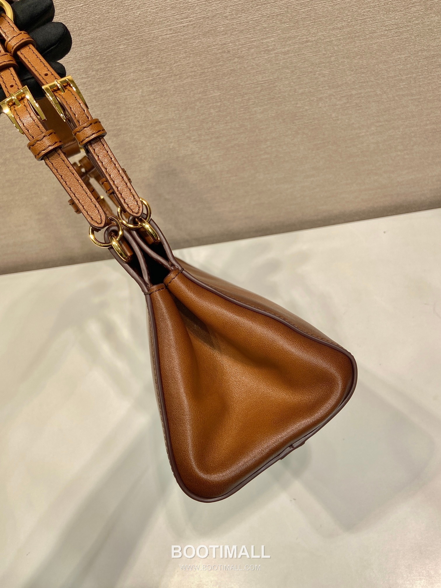 Prada Enchaine Calfskin Shoulder Bag with Vintage Finish and Top Handle Detail 프라다 엔쉐네 카프스킨 빈티지 피니시 탑핸들 숄더백 1BC262 32.5cm 6