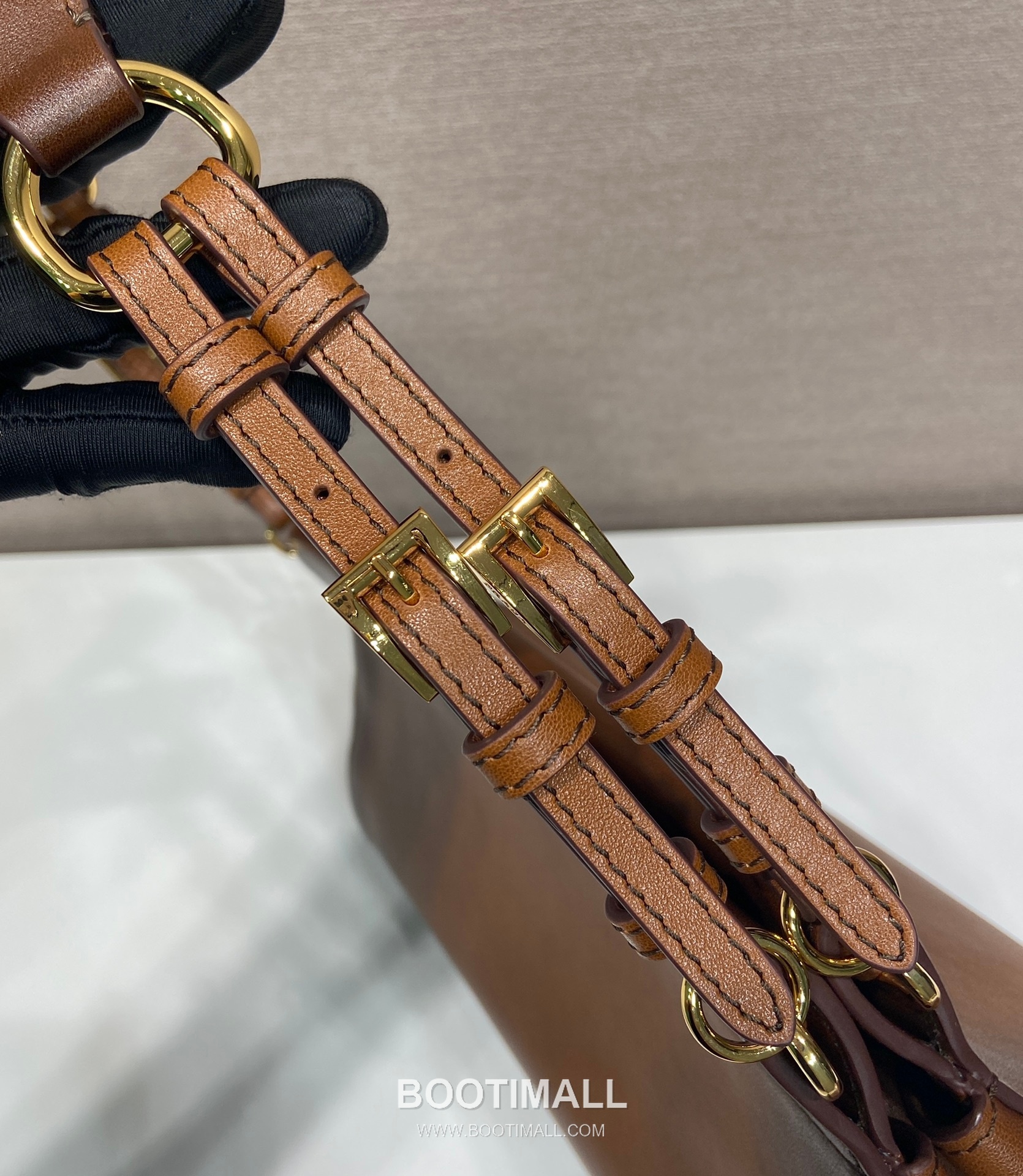 Prada Enchaine Calfskin Shoulder Bag with Vintage Finish and Top Handle Detail 프라다 엔쉐네 카프스킨 빈티지 피니시 탑핸들 숄더백 1BC262 32.5cm 8