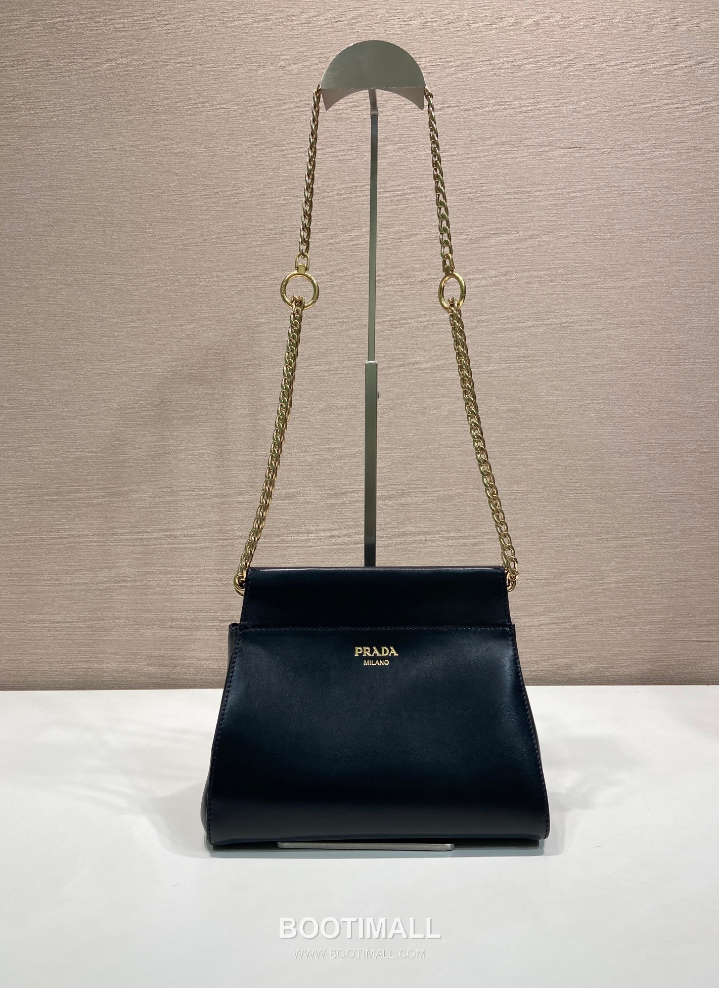 Prada Enchaine Calfskin Shoulder Bag with Chain Handle and Magnetic Flap Detail 프라다 엔쉐네 카프스킨 체인핸들 마그네틱플랩 숄더백 1BC263 22cm 1