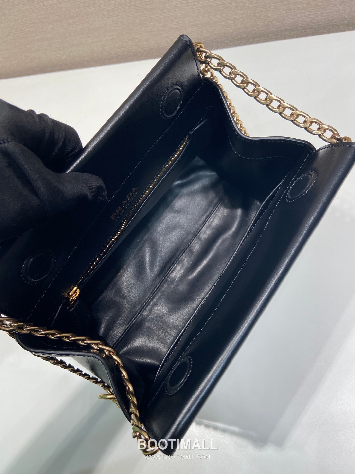 Prada Enchaine Calfskin Shoulder Bag with Chain Handle and Magnetic Flap Detail 프라다 엔쉐네 카프스킨 체인핸들 마그네틱플랩 숄더백 1BC263 22cm 8