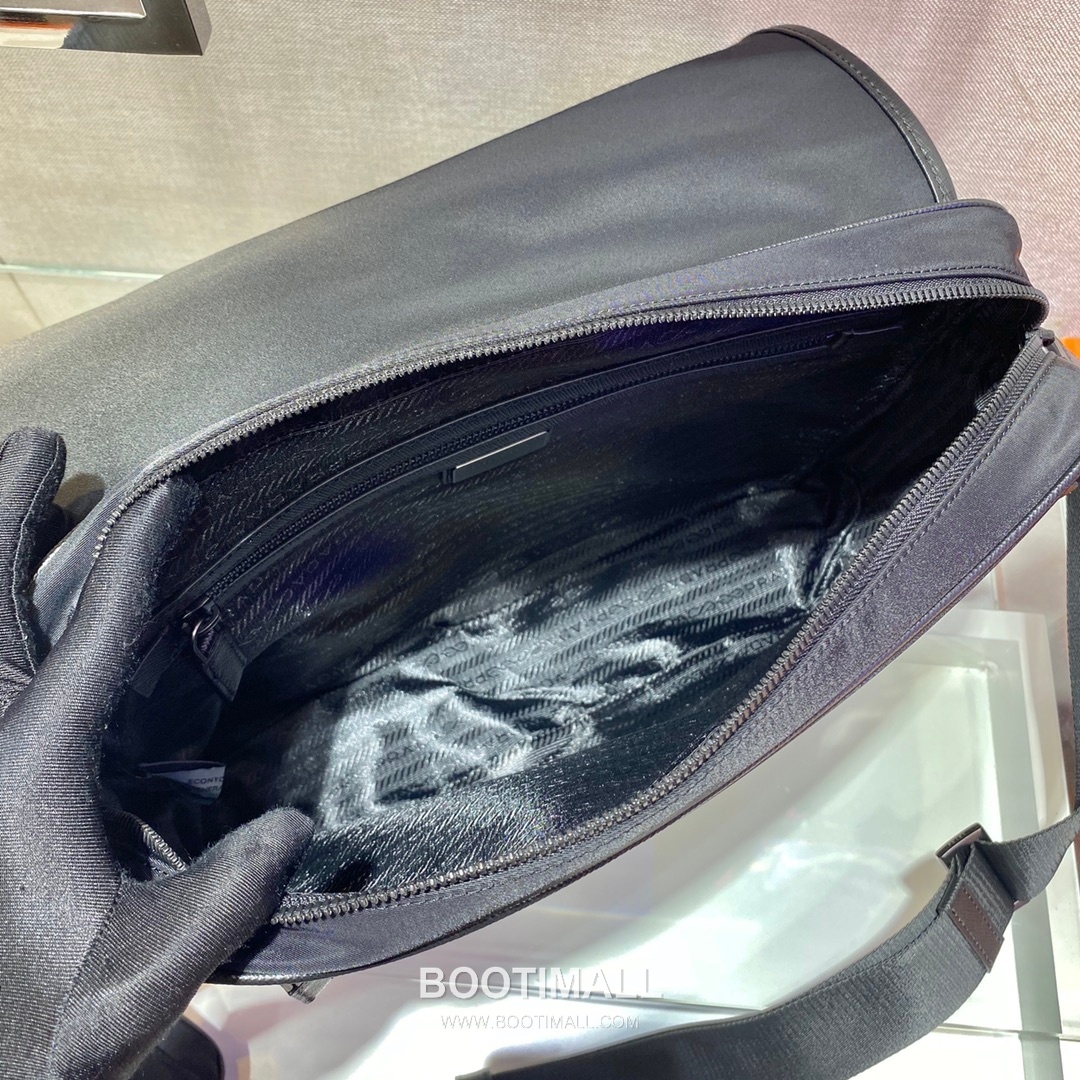 Prada Re-Nylon Messenger Bag with Flap Closure and Multi Zip Pocket Detail 프라다 리나일론 플랩 멀티지퍼포켓 메신저백 2VD039 33cm 9