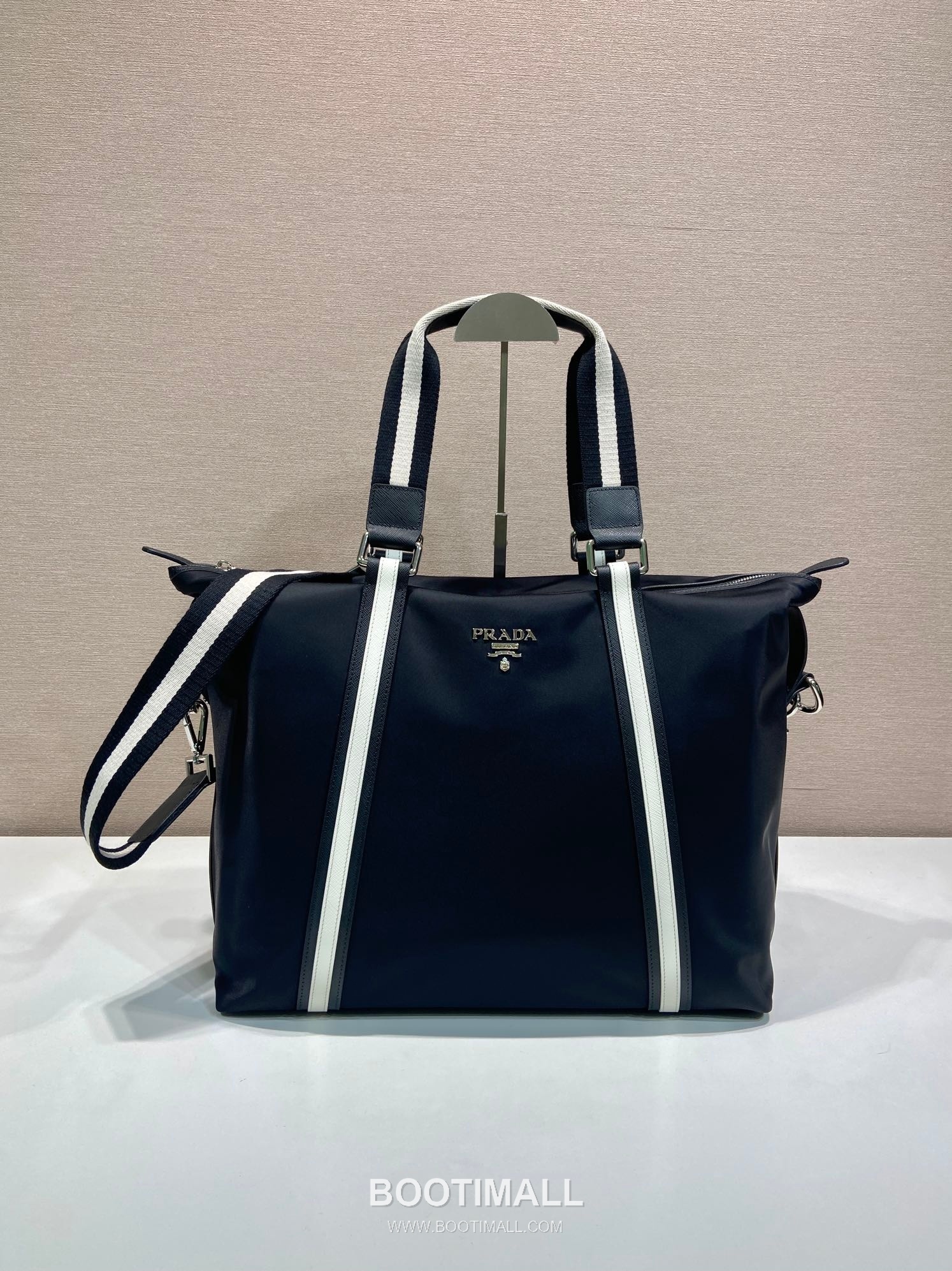 Prada Parachute Nylon Tote Bag with Calfskin Trim and Large Capacity Detail 프라다 패러슈트 나일론 카프스킨 트림 대용량 토트백 2096 40cm 1