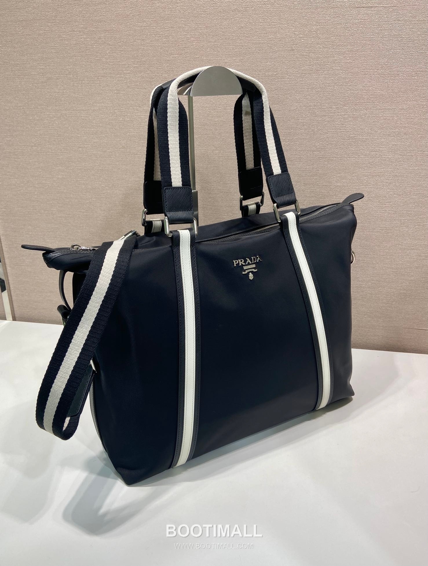 Prada Parachute Nylon Tote Bag with Calfskin Trim and Large Capacity Detail 프라다 패러슈트 나일론 카프스킨 트림 대용량 토트백 2096 40cm 2