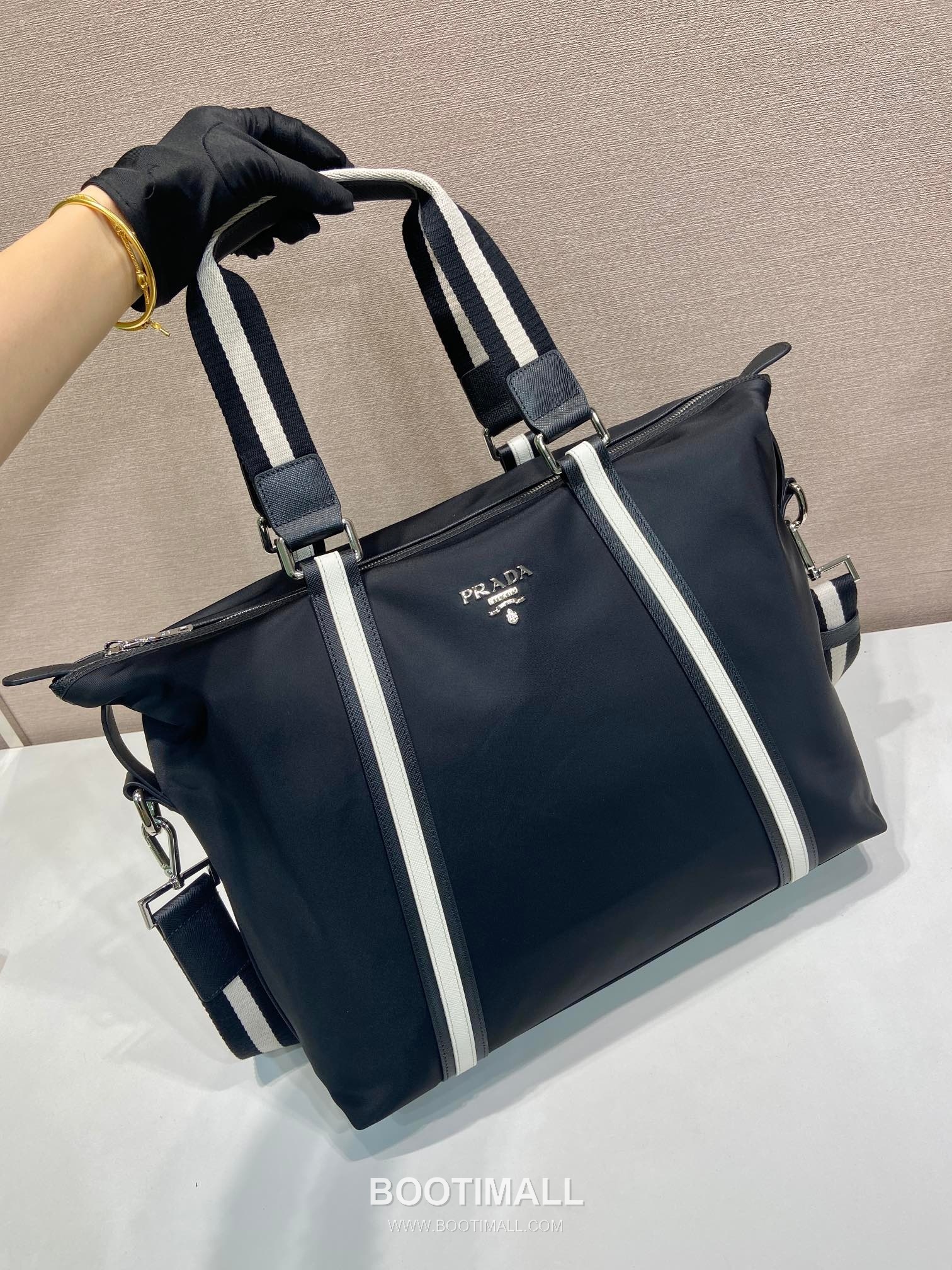 Prada Parachute Nylon Tote Bag with Calfskin Trim and Large Capacity Detail 프라다 패러슈트 나일론 카프스킨 트림 대용량 토트백 2096 40cm 3