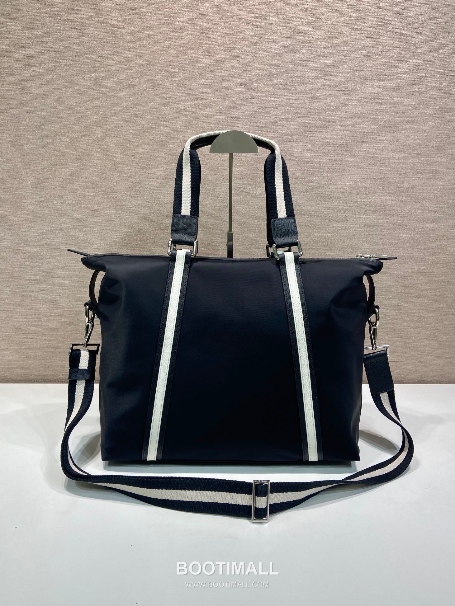 Prada Parachute Nylon Tote Bag with Calfskin Trim and Large Capacity Detail 프라다 패러슈트 나일론 카프스킨 트림 대용량 토트백 2096 40cm 4