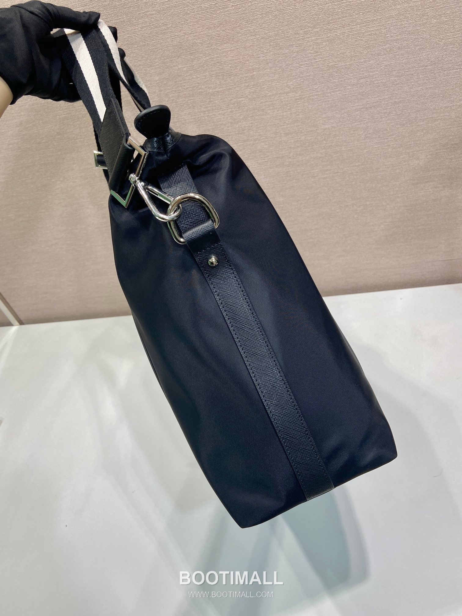 Prada Parachute Nylon Tote Bag with Calfskin Trim and Large Capacity Detail 프라다 패러슈트 나일론 카프스킨 트림 대용량 토트백 2096 40cm 5