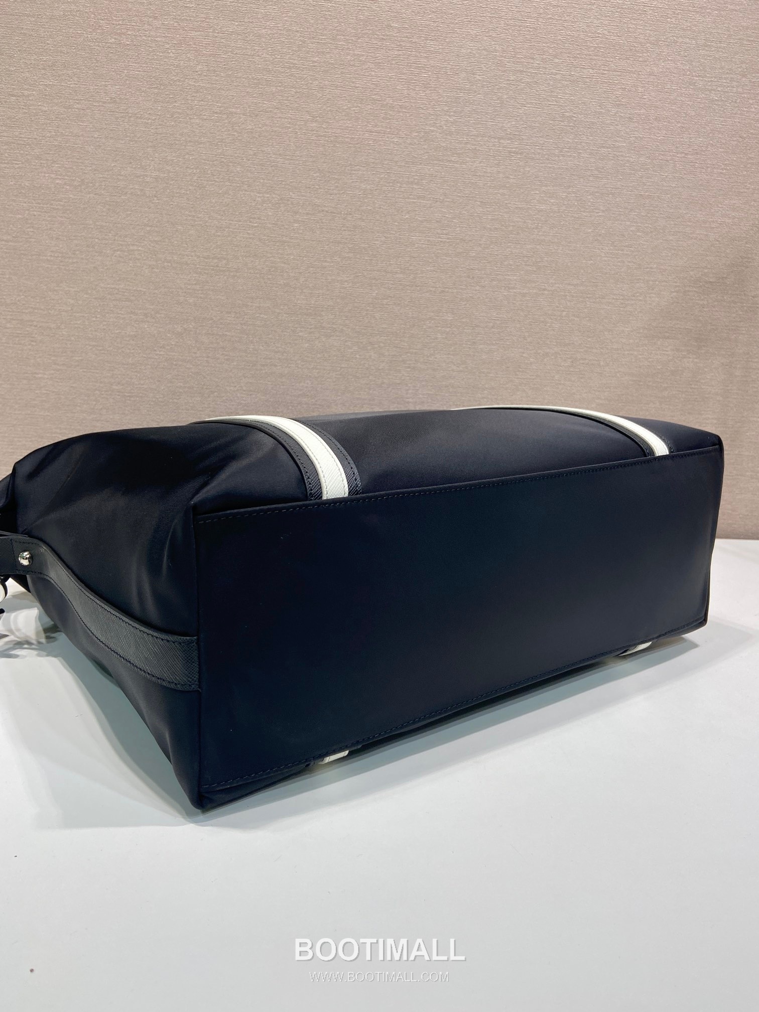 Prada Parachute Nylon Tote Bag with Calfskin Trim and Large Capacity Detail 프라다 패러슈트 나일론 카프스킨 트림 대용량 토트백 2096 40cm 6