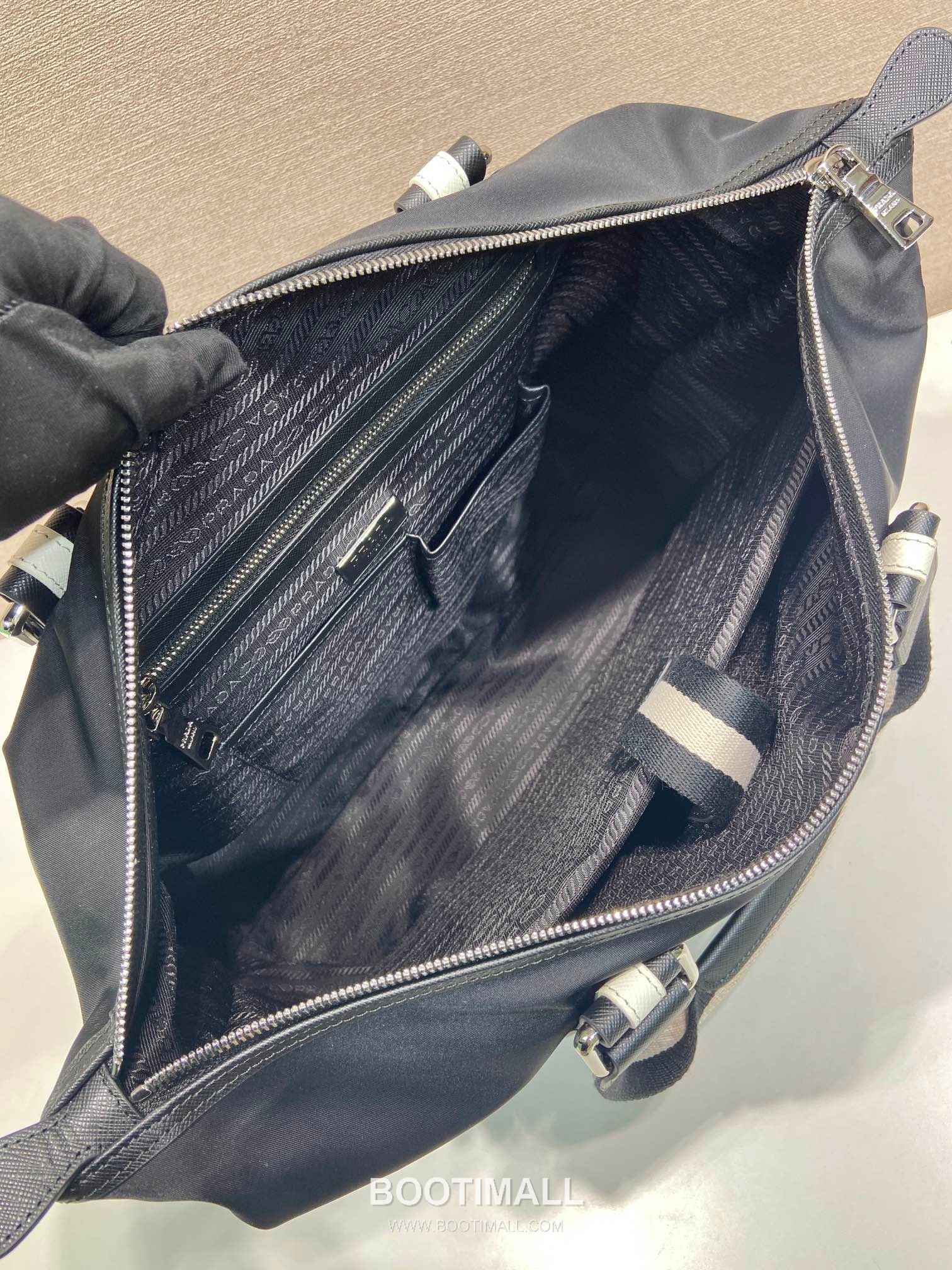 Prada Parachute Nylon Tote Bag with Calfskin Trim and Large Capacity Detail 프라다 패러슈트 나일론 카프스킨 트림 대용량 토트백 2096 40cm 8