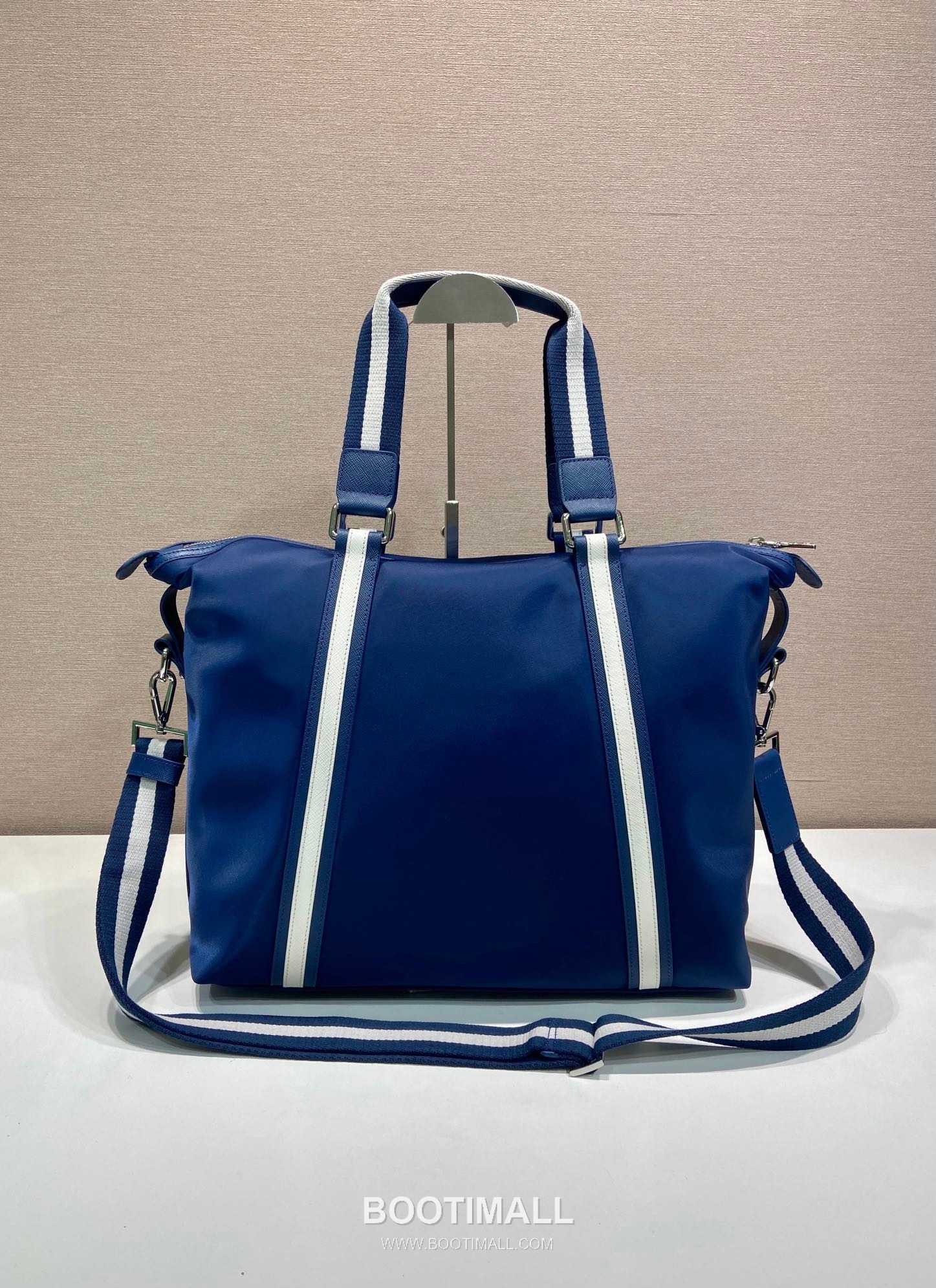 Prada Parachute Nylon Tote Bag with Calfskin Trim and Large Capacity Detail 프라다 패러슈트 나일론 카프스킨 트림 대용량 토트백 2096 40cm 4