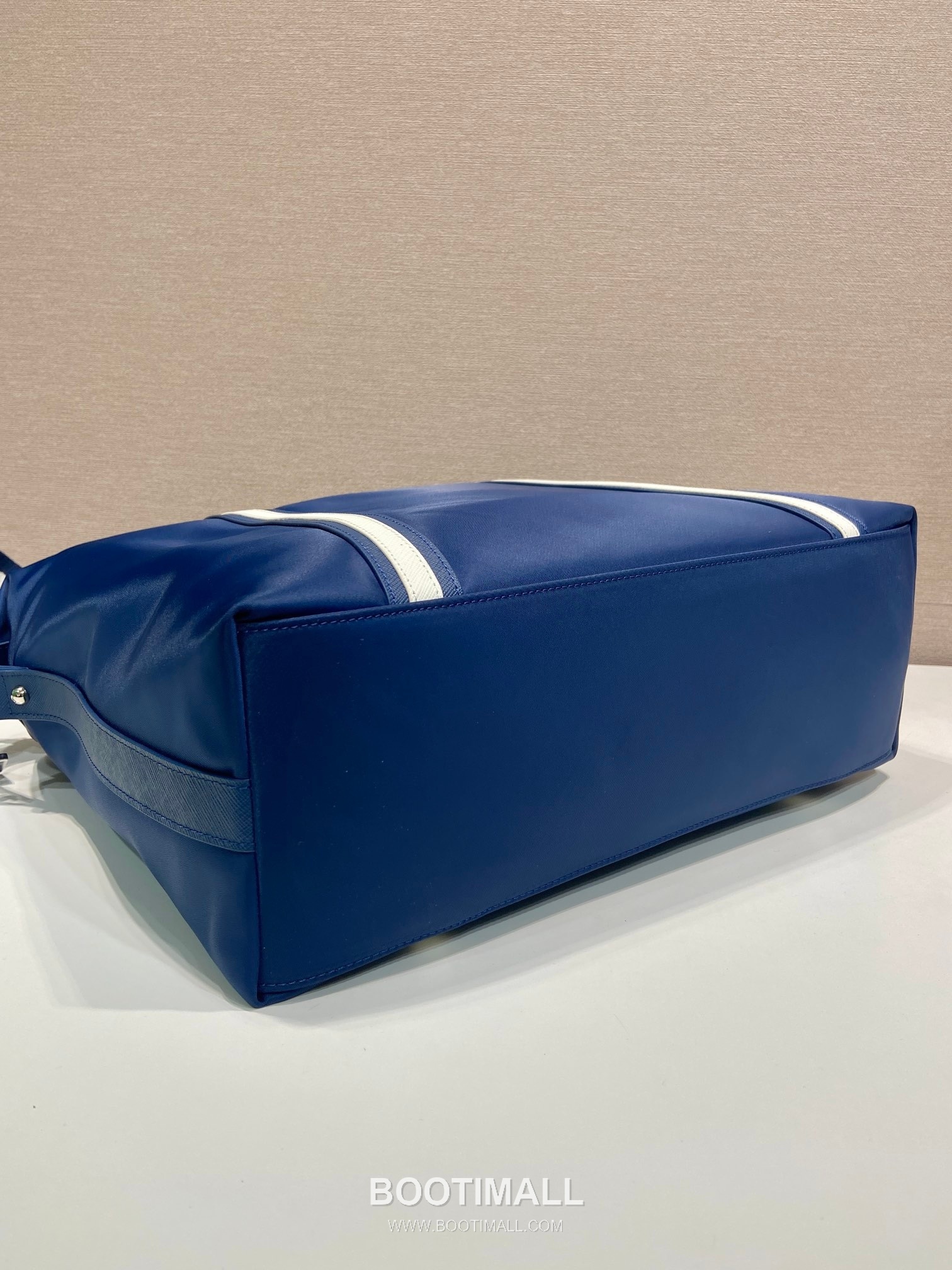 Prada Parachute Nylon Tote Bag with Calfskin Trim and Large Capacity Detail 프라다 패러슈트 나일론 카프스킨 트림 대용량 토트백 2096 40cm 5