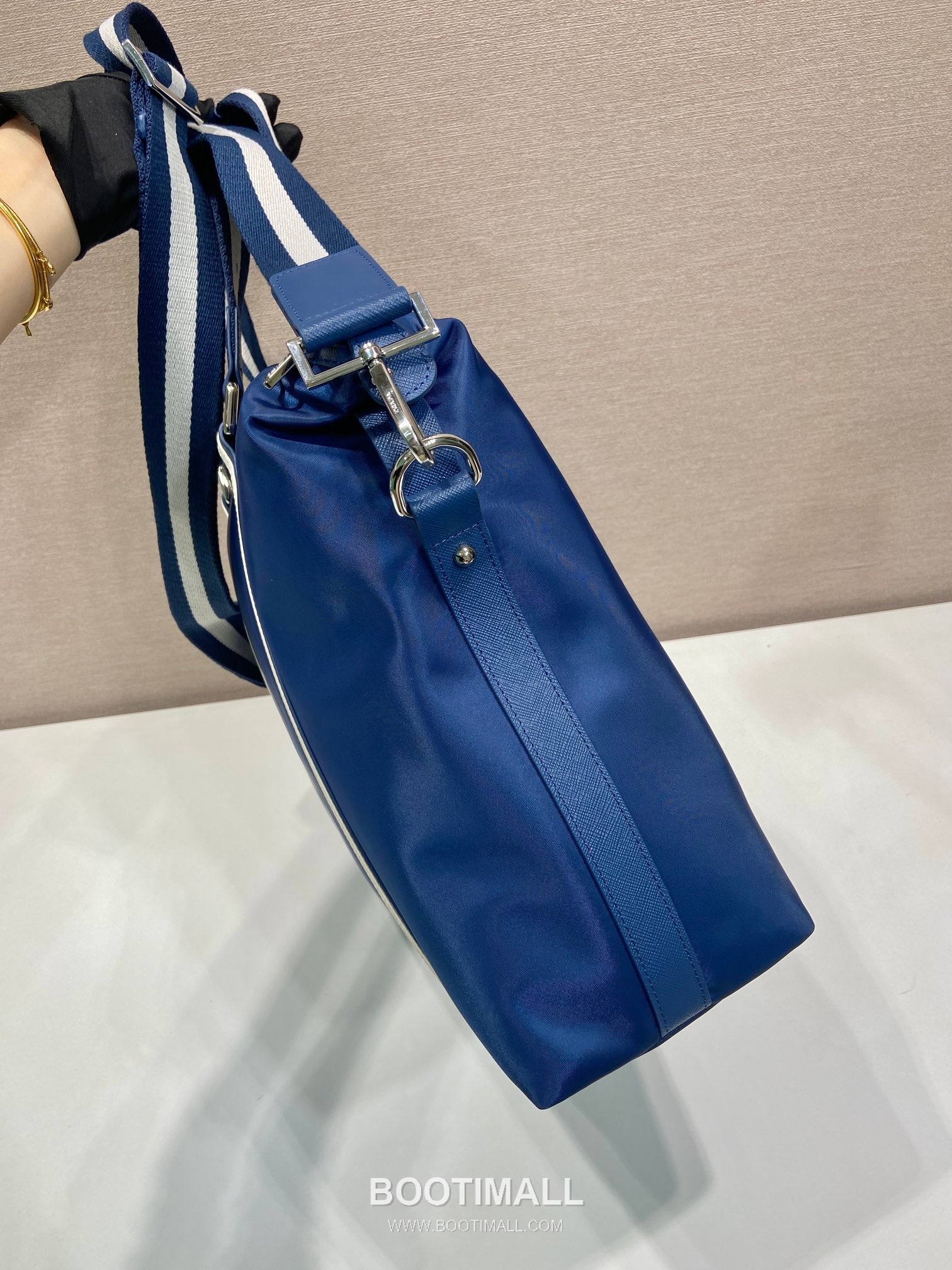 Prada Parachute Nylon Tote Bag with Calfskin Trim and Large Capacity Detail 프라다 패러슈트 나일론 카프스킨 트림 대용량 토트백 2096 40cm 6