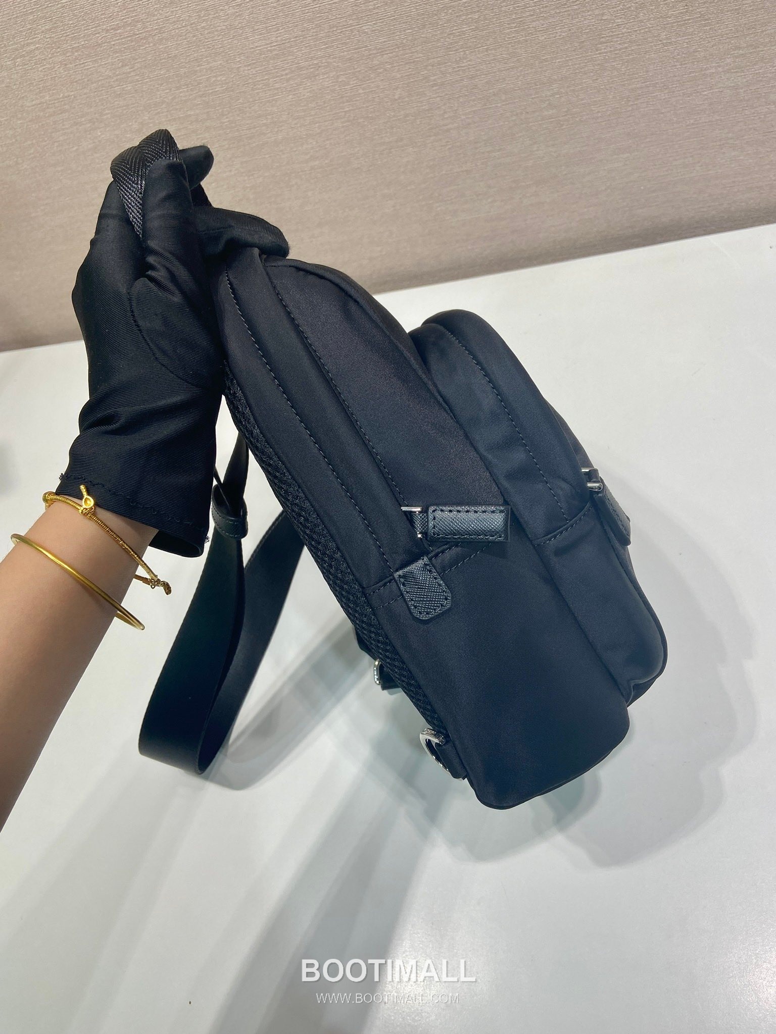 Prada Re-Nylon Chest Bag with Saffiano Leather Trim and Triangle Logo Detail 프라다 리나일론 사피아노 트림 삼각로고 체스트백 2VZ116 20cm 6