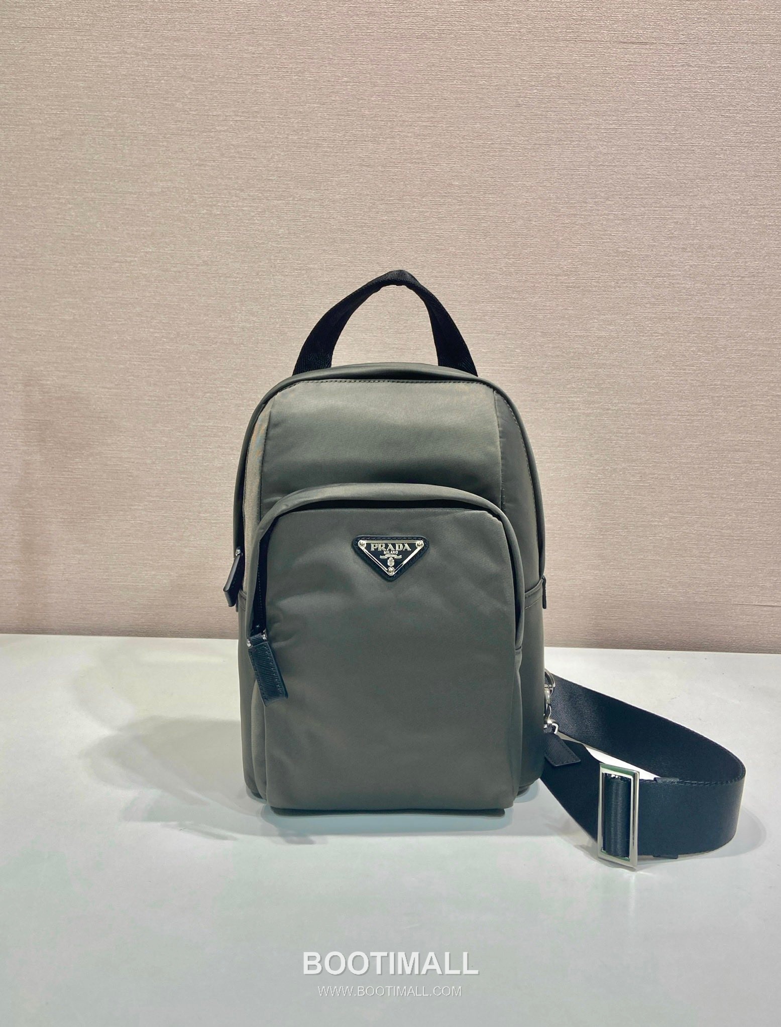 Prada Re-Nylon Chest Bag with Saffiano Leather Trim and Triangle Logo Detail 프라다 리나일론 사피아노 트림 삼각로고 체스트백 2VZ116 20cm 1