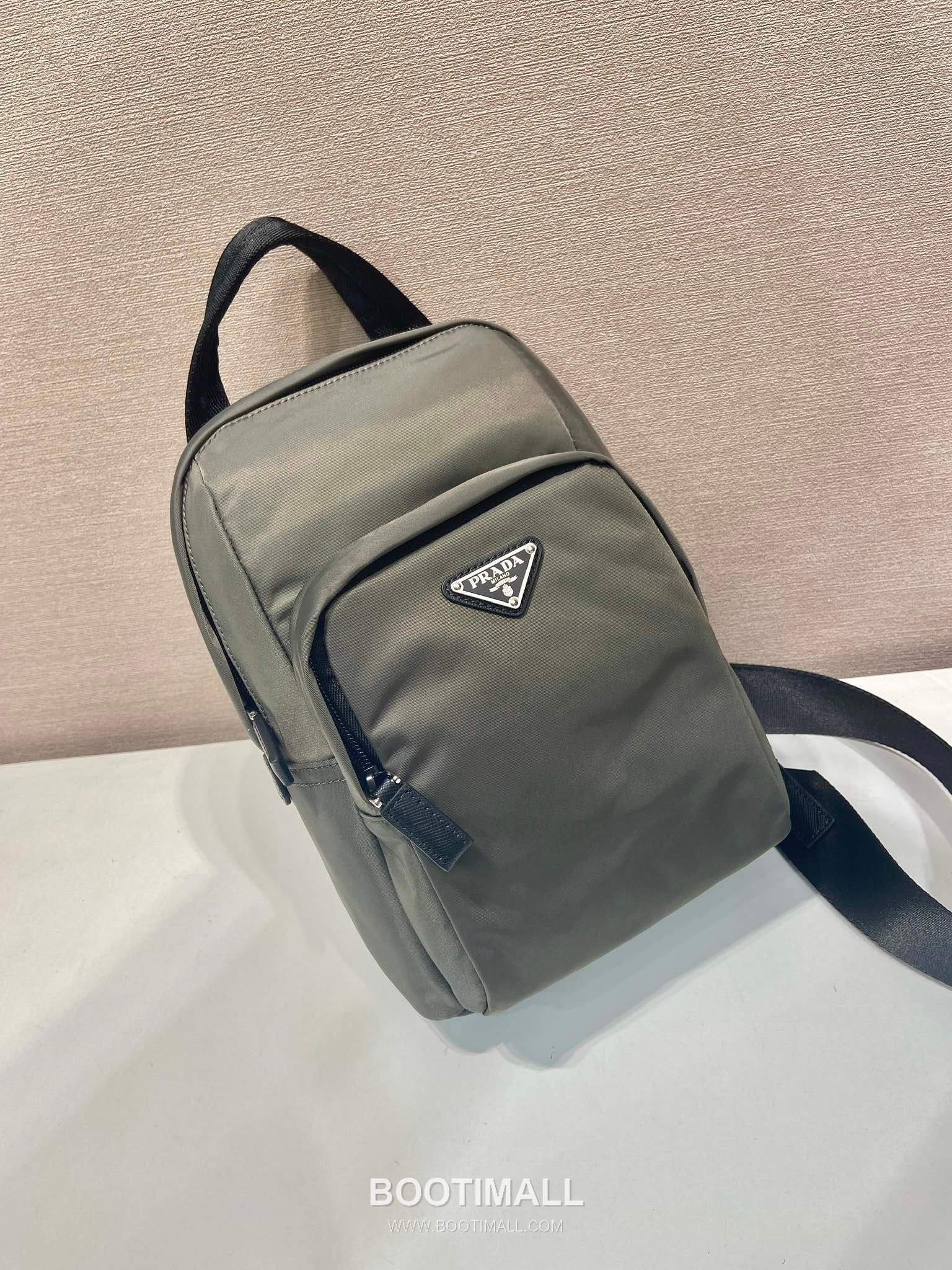 Prada Re-Nylon Chest Bag with Saffiano Leather Trim and Triangle Logo Detail 프라다 리나일론 사피아노 트림 삼각로고 체스트백 2VZ116 20cm 2