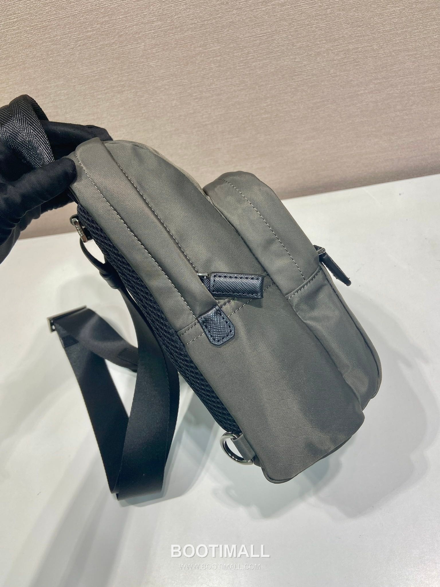 Prada Re-Nylon Chest Bag with Saffiano Leather Trim and Triangle Logo Detail 프라다 리나일론 사피아노 트림 삼각로고 체스트백 2VZ116 20cm 6