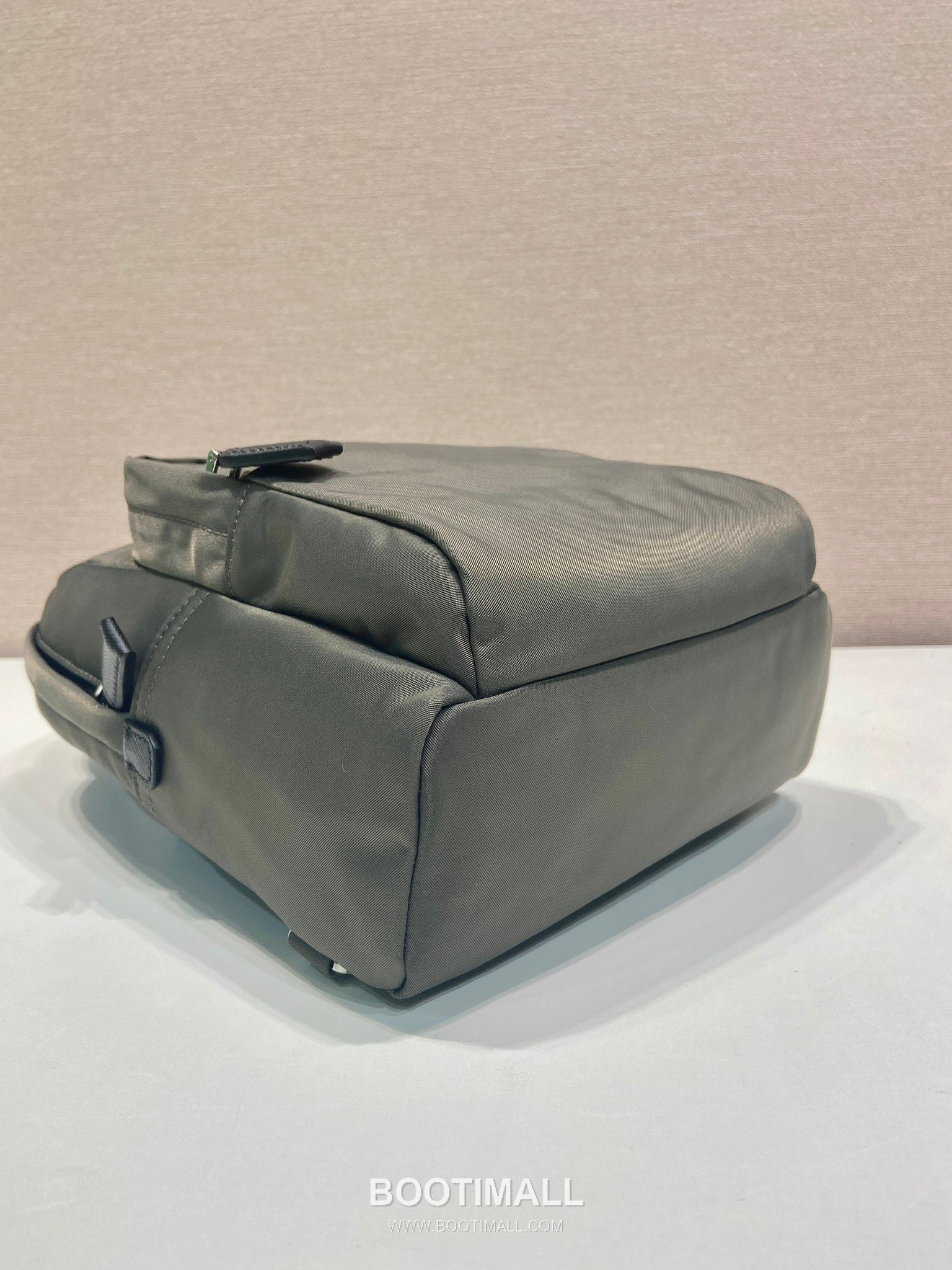 Prada Re-Nylon Chest Bag with Saffiano Leather Trim and Triangle Logo Detail 프라다 리나일론 사피아노 트림 삼각로고 체스트백 2VZ116 20cm 7