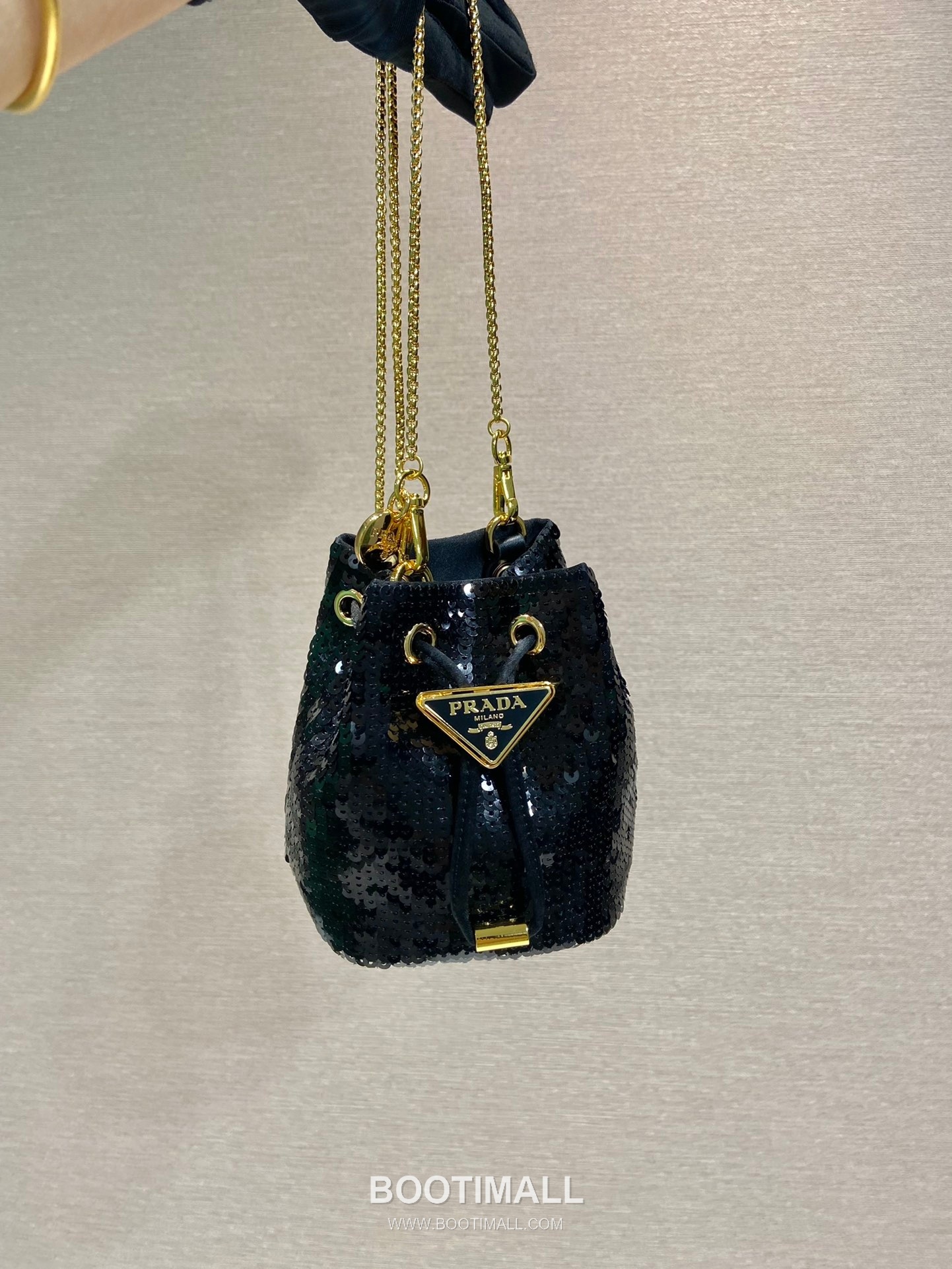 Prada Sequin Embroidered Satin Bucket Bag with Chain Strap and Triangle Logo 프라다 스팽글 자수 새틴 체인스트랩 삼각로고 버킷백 1NR016 10cm 1