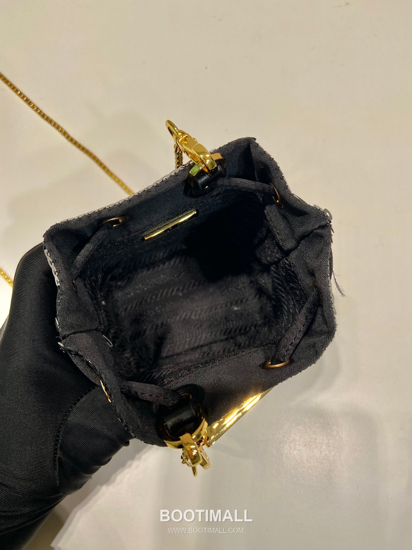 Prada Sequin Embroidered Satin Bucket Bag with Chain Strap and Triangle Logo 프라다 스팽글 자수 새틴 체인스트랩 삼각로고 버킷백 1NR016 10cm 8