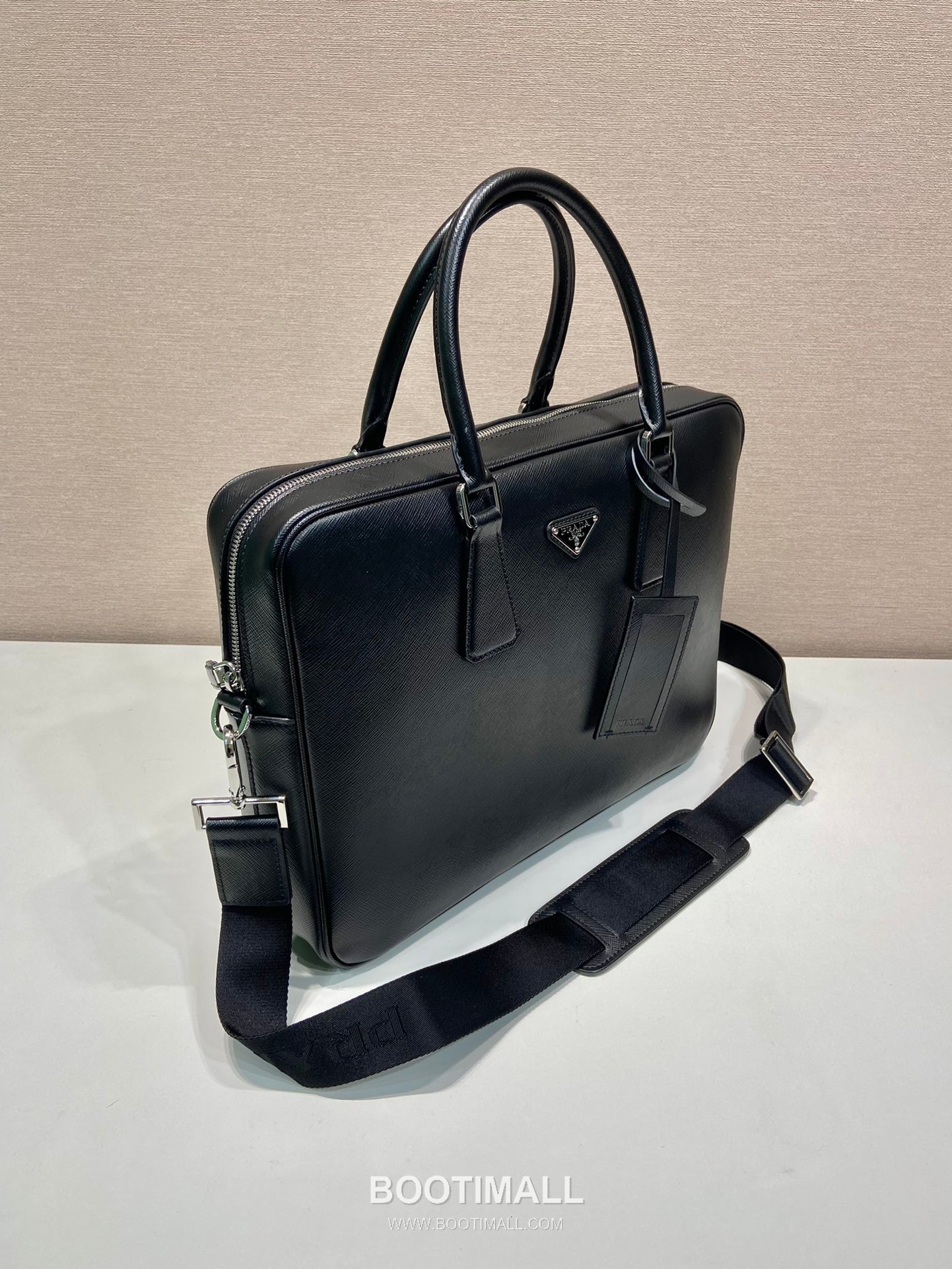 Prada Crossgrain Calfskin Tote Bag with Lambskin Lining and Structured Design 프라다 크로스그레인 카프스킨 램스킨라이닝 구조형 토트백 0891 38cm 4