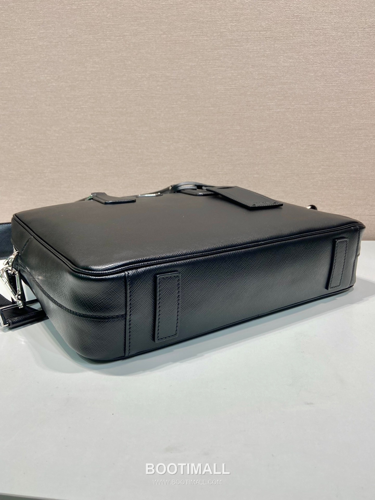 Prada Crossgrain Calfskin Tote Bag with Lambskin Lining and Structured Design 프라다 크로스그레인 카프스킨 램스킨라이닝 구조형 토트백 0891 38cm 7