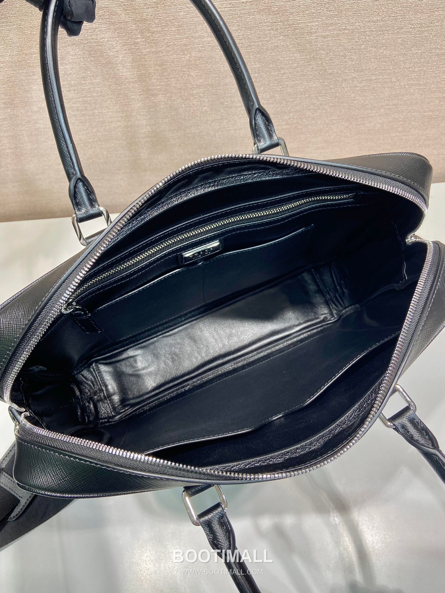 Prada Crossgrain Calfskin Tote Bag with Lambskin Lining and Structured Design 프라다 크로스그레인 카프스킨 램스킨라이닝 구조형 토트백 0891 38cm 8