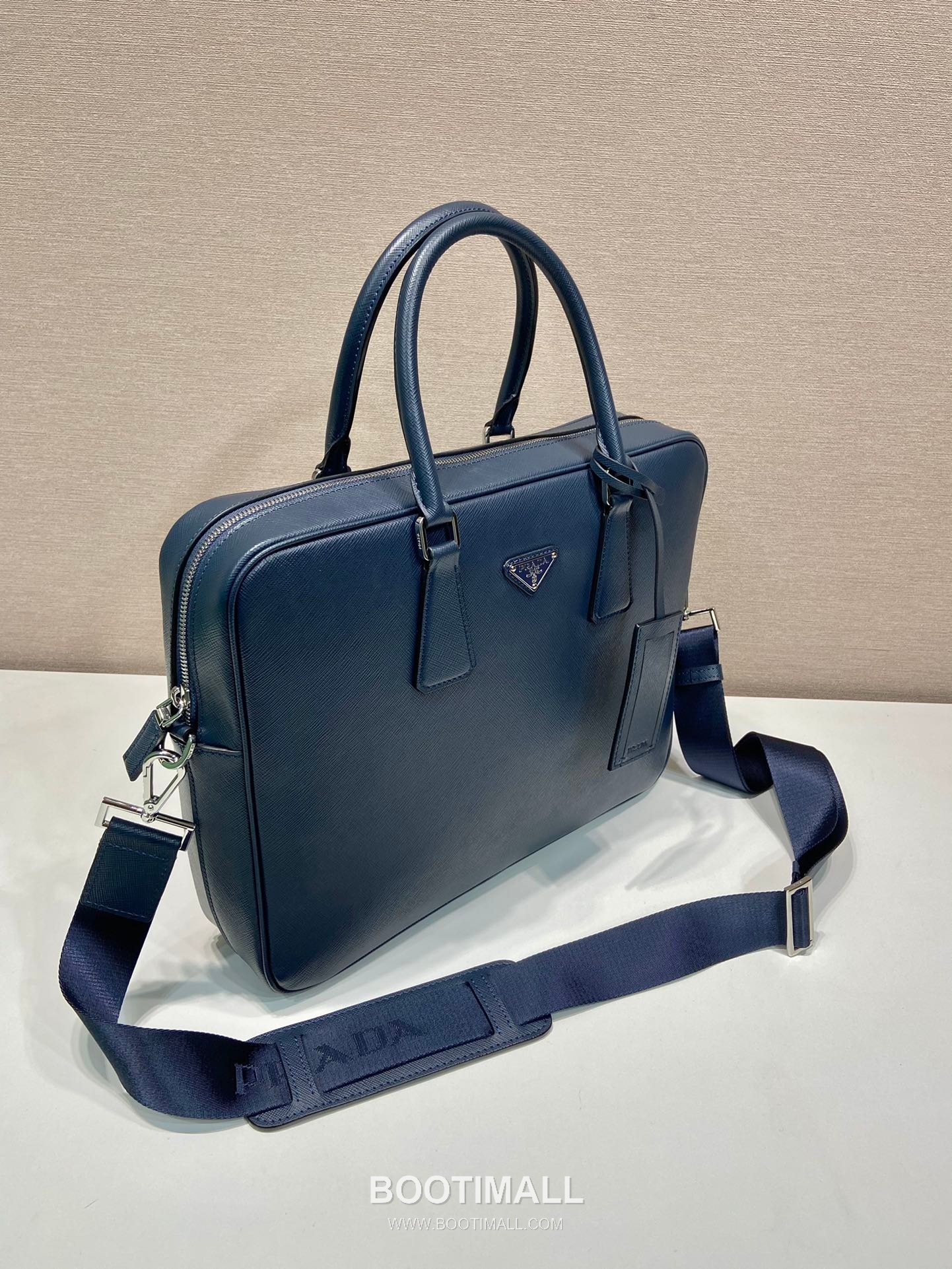 Prada Crossgrain Calfskin Tote Bag with Lambskin Lining and Structured Design 프라다 크로스그레인 카프스킨 램스킨라이닝 구조형 토트백 0891 38cm 4