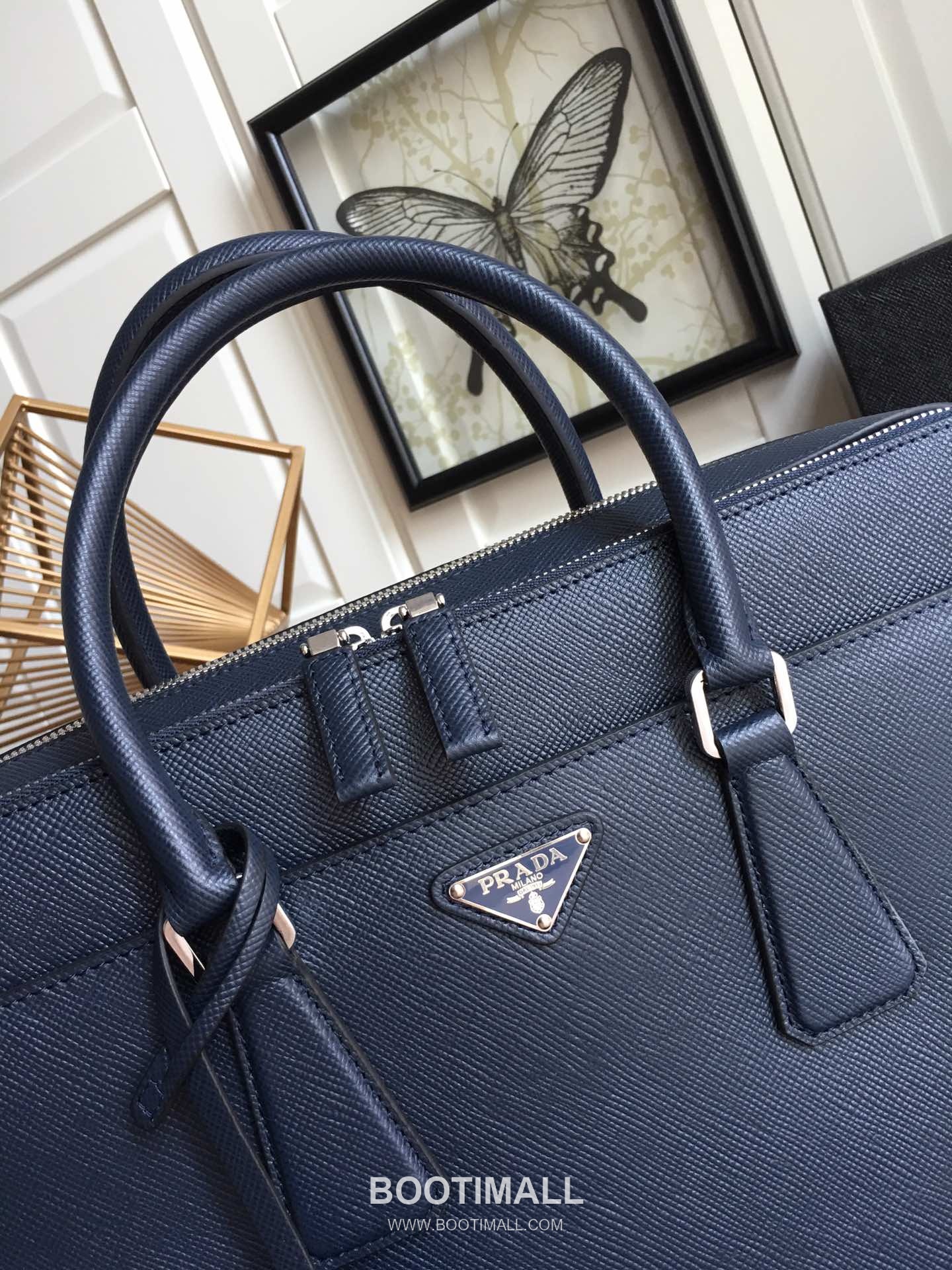 Prada Crossgrain Calfskin Tote Bag with Full Leather Interior and Structured Design 프라다 크로스그레인 카프스킨 풀레더 구조형 토트백 0366B 36.5cm 2