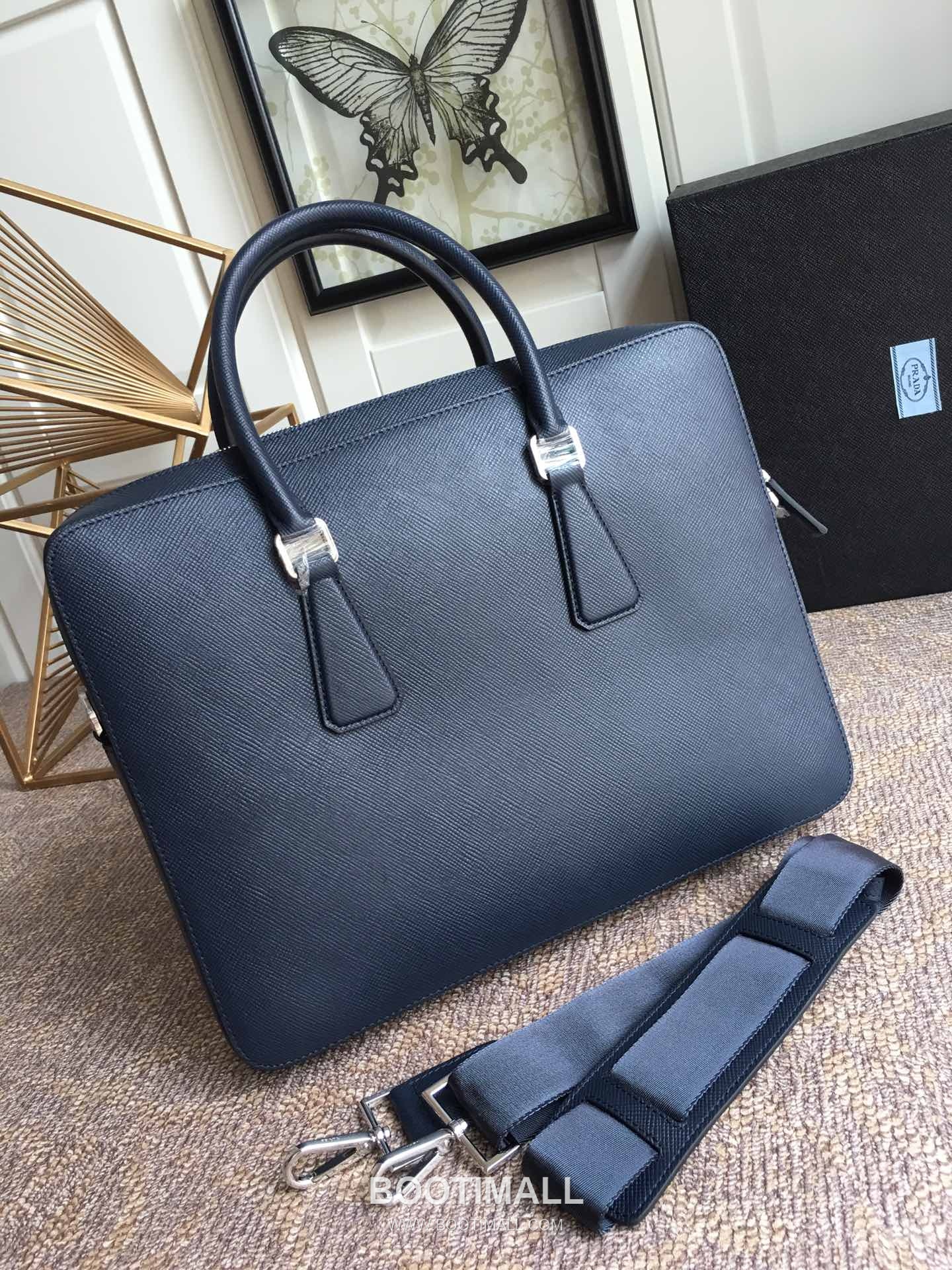 Prada Crossgrain Calfskin Tote Bag with Full Leather Interior and Structured Design 프라다 크로스그레인 카프스킨 풀레더 구조형 토트백 0366B 36.5cm 4